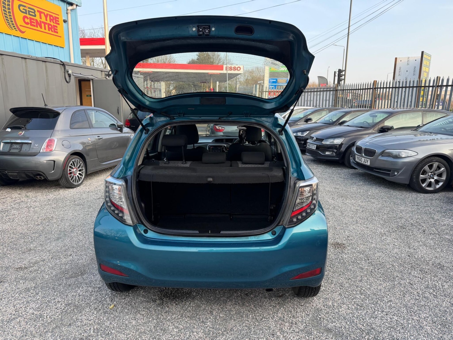 Used Toyota Yaris 2014 for sale - 77978465: Photo 41