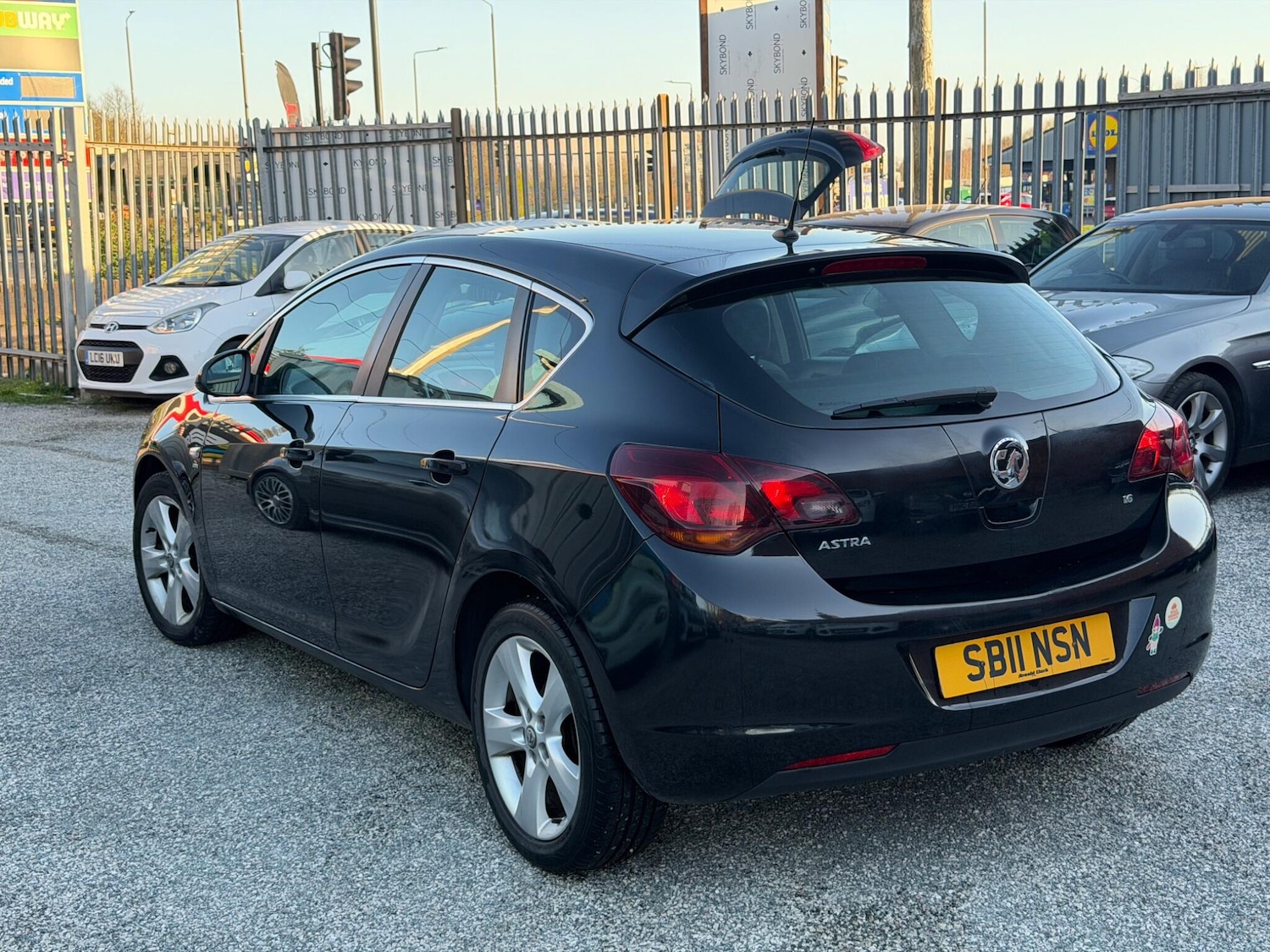 Used Vauxhall Astra 2011 for sale - 77982582: Photo 4