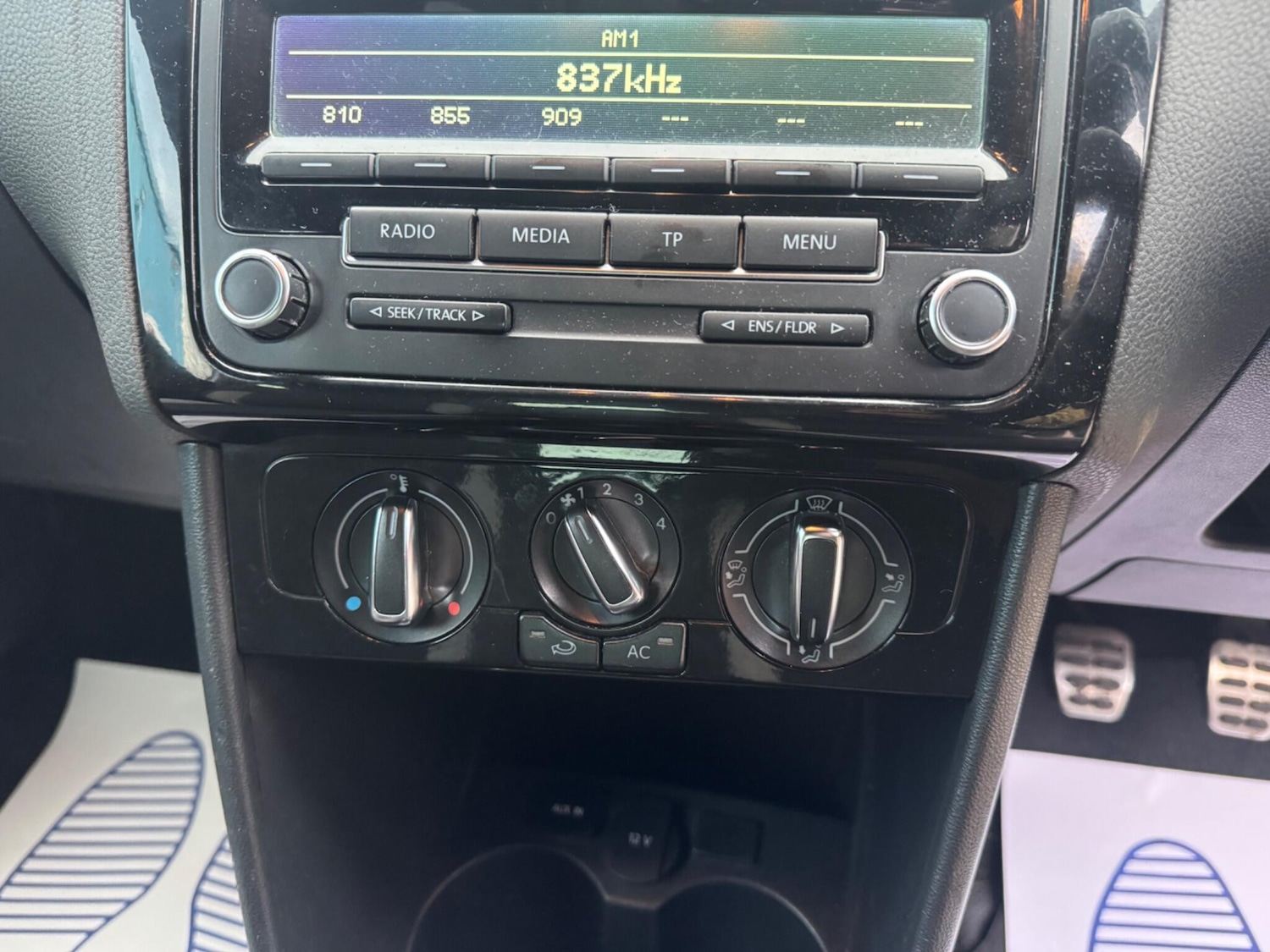 Used Volkswagen Polo 2012 for sale - 77238472: Photo 34