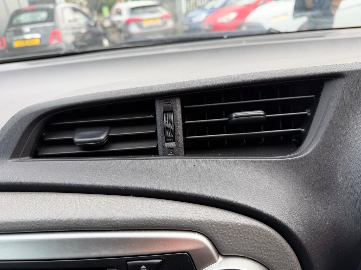 Used Toyota Yaris 2014 for sale - 77074264: Photo 31