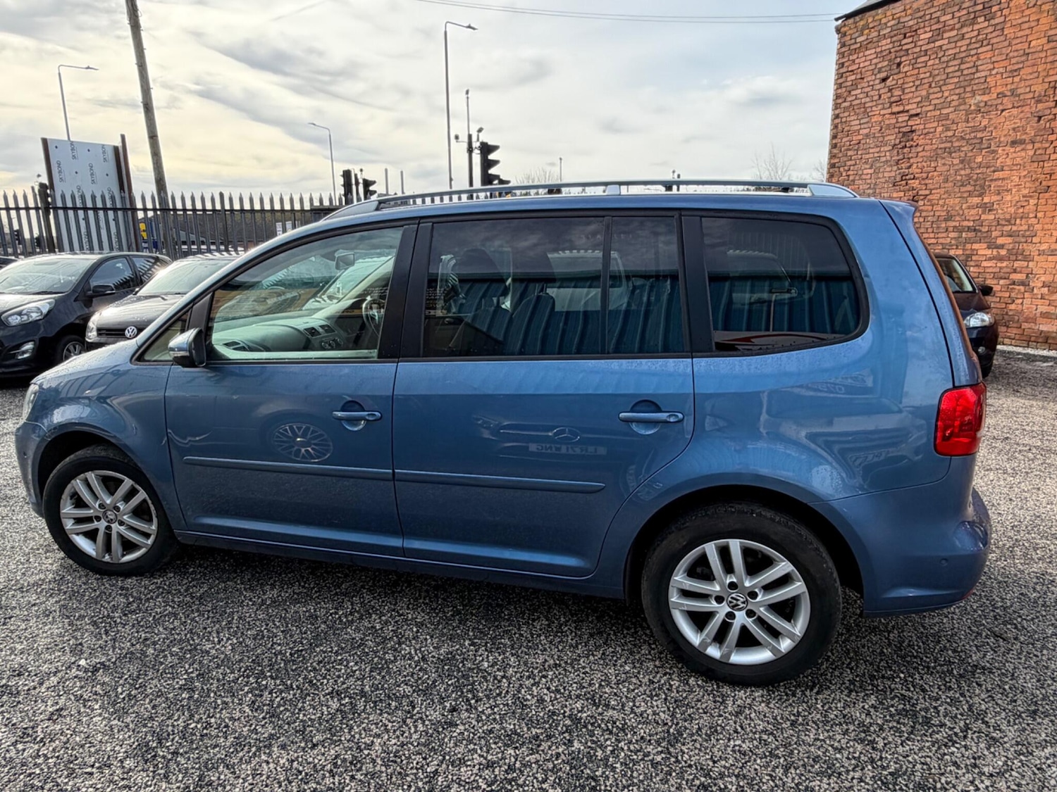 Used Volkswagen Touran 2011 for sale - 77632957: Photo 15