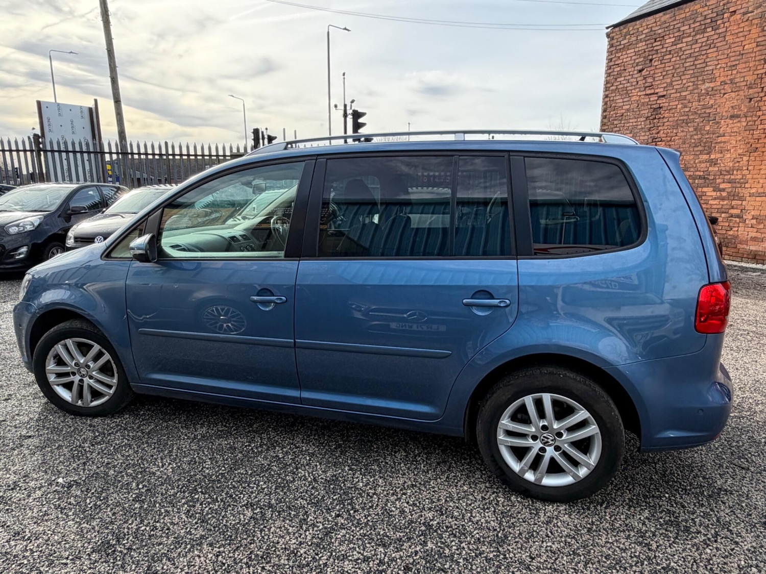 Used Volkswagen Touran 2011 for sale - 77632957: Photo 16