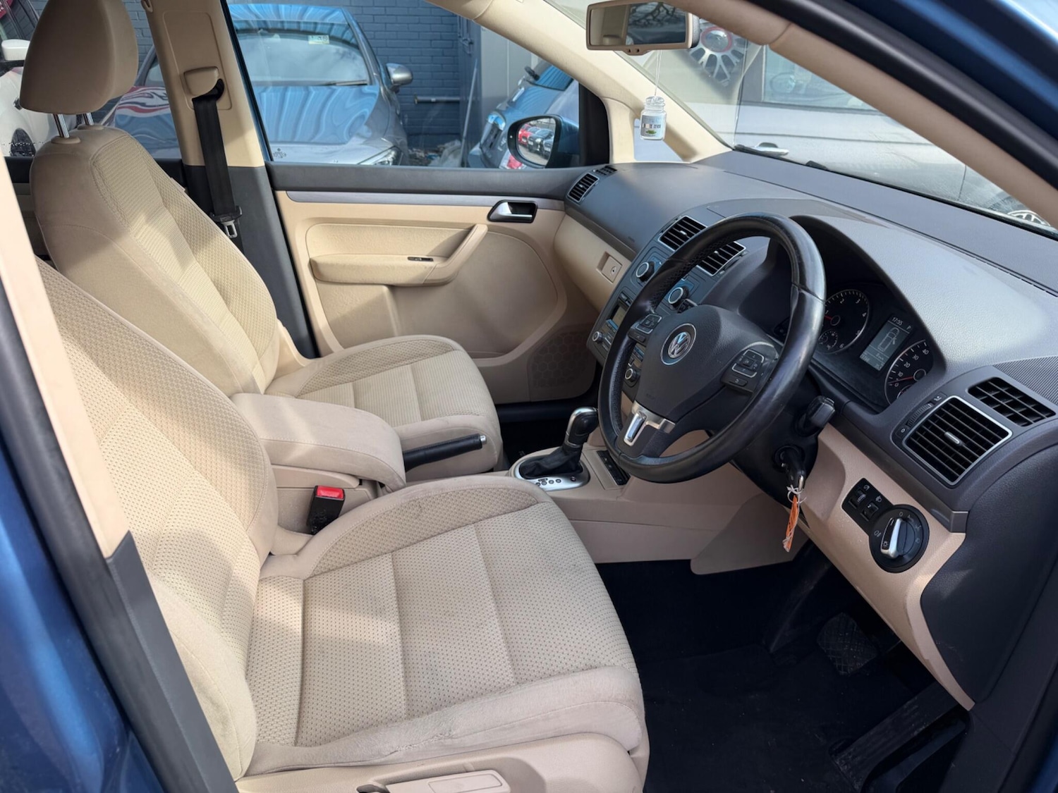 Used Volkswagen Touran 2011 for sale - 77632957: Photo 26