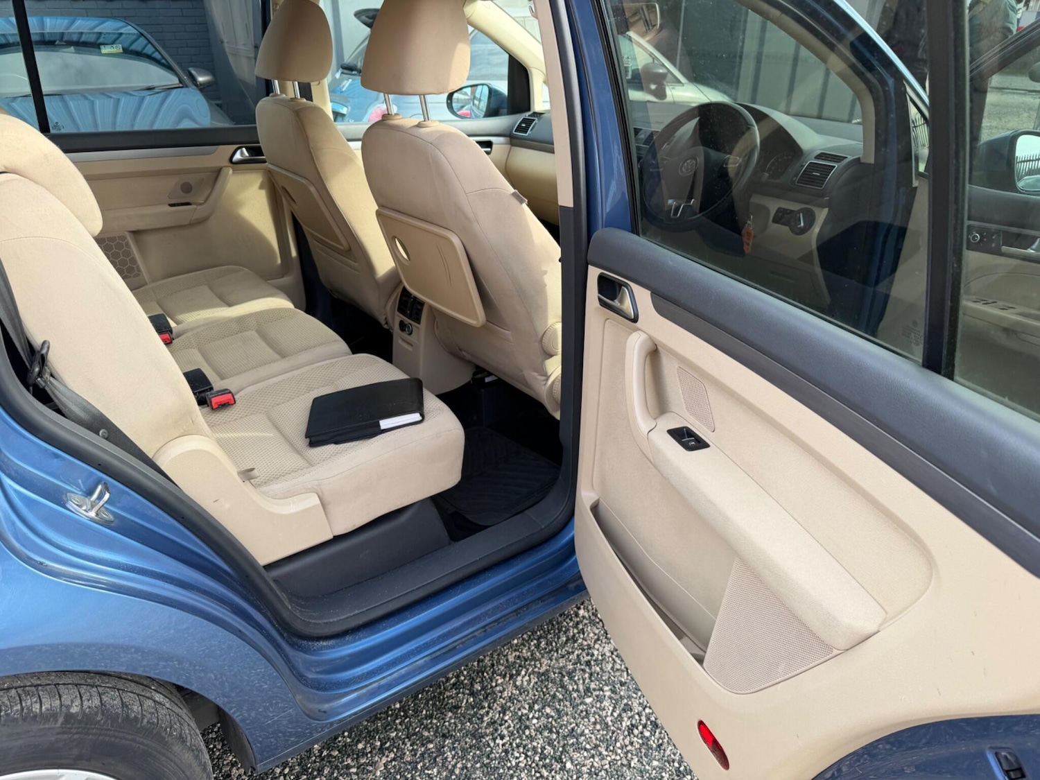 Used Volkswagen Touran 2011 for sale - 77632957: Photo 35