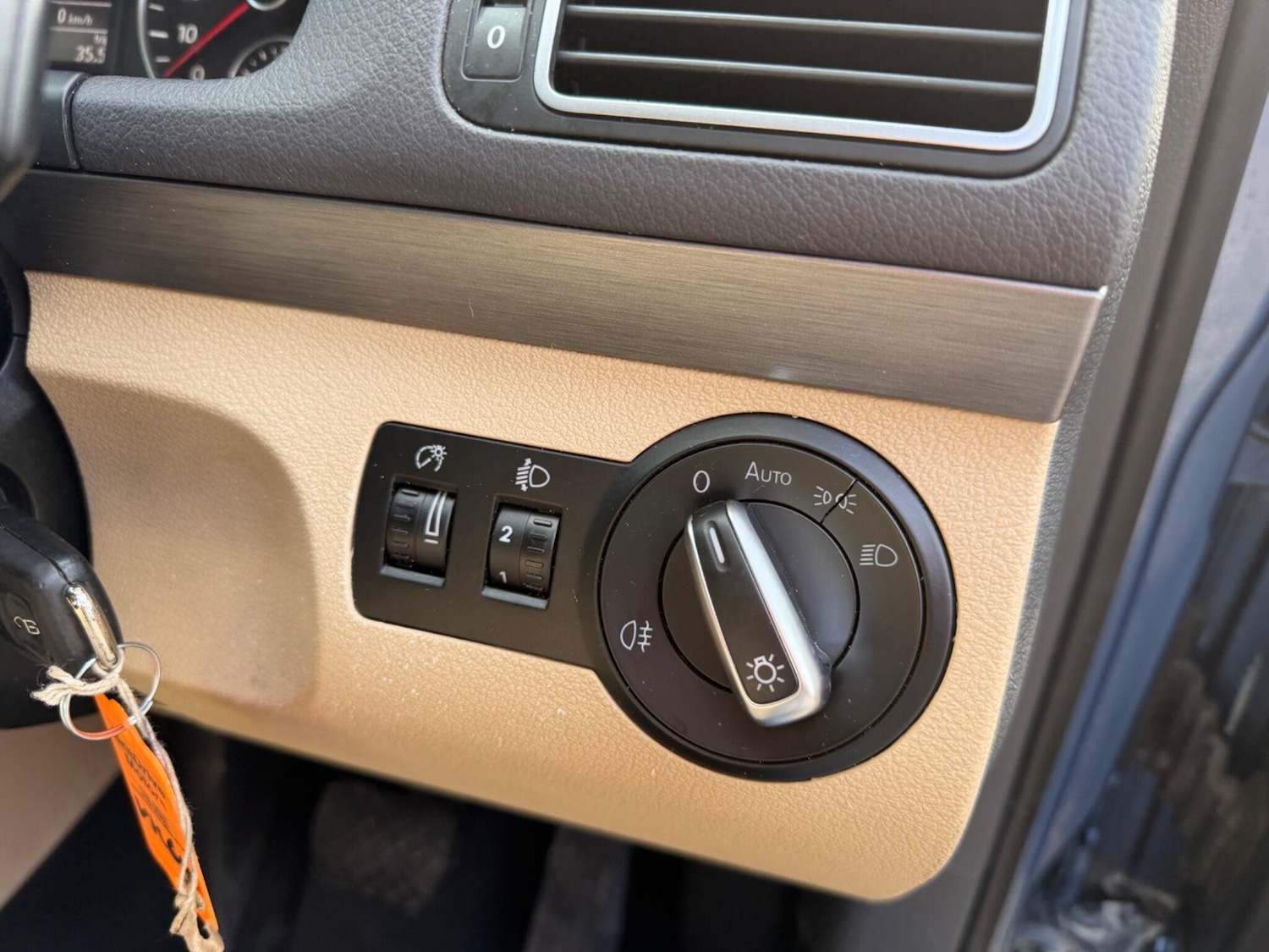 Used Volkswagen Touran 2011 for sale - 77632957: Photo 36