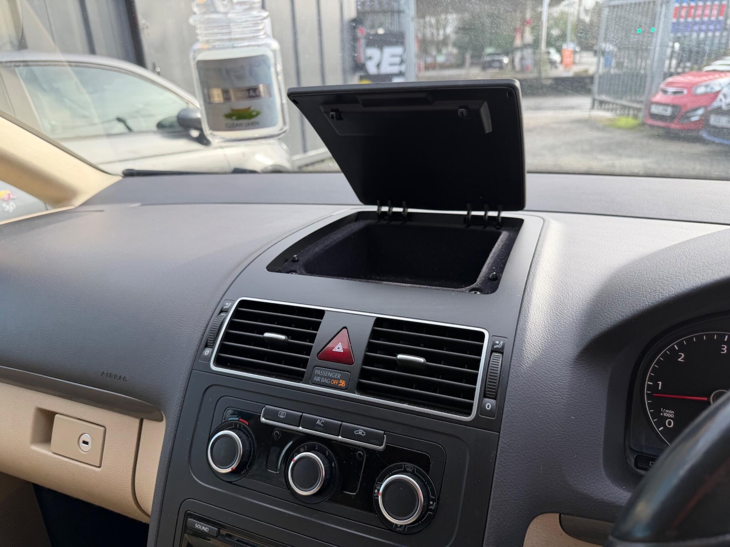 Used Volkswagen Touran 2011 for sale - 77632957: Photo 46