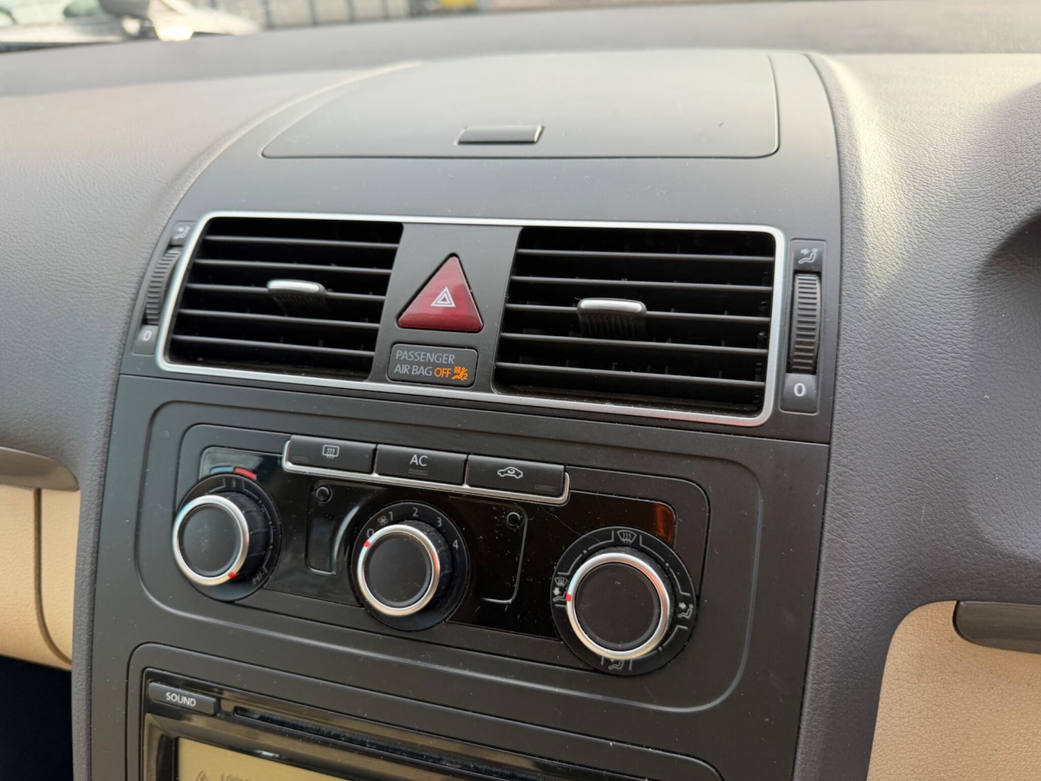 Used Volkswagen Touran 2011 for sale - 77632957: Photo 47