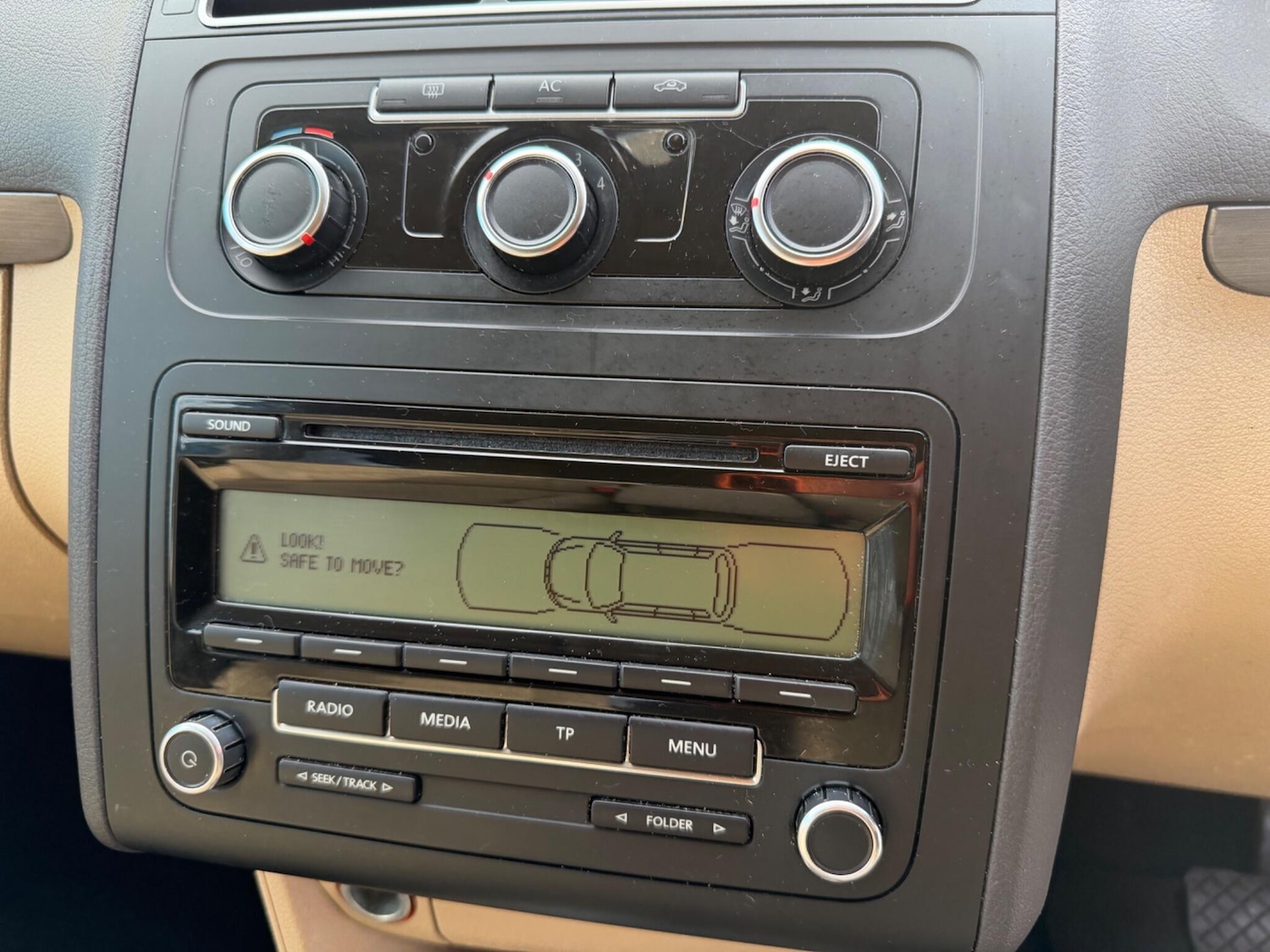 Used Volkswagen Touran 2011 for sale - 77632957: Photo 48