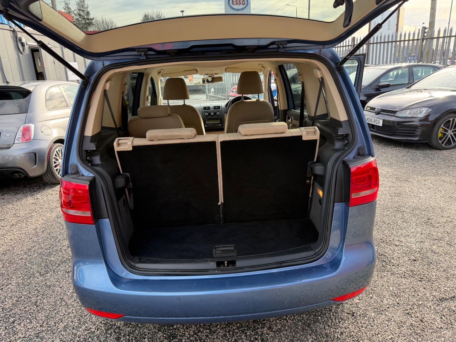 Used Volkswagen Touran 2011 for sale - 77632957: Photo 50