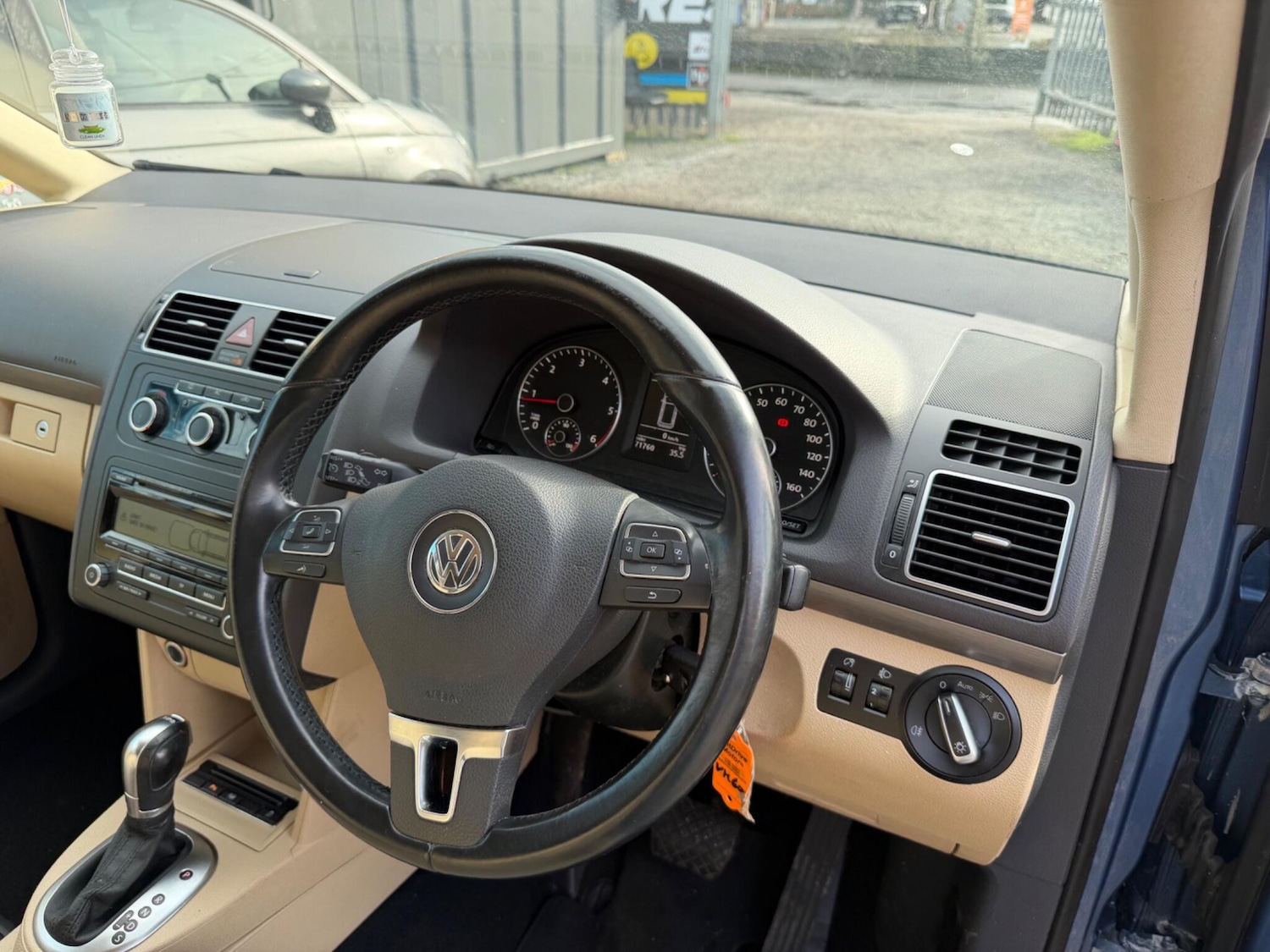 Used Volkswagen Touran 2011 for sale - 77632957: Photo 51