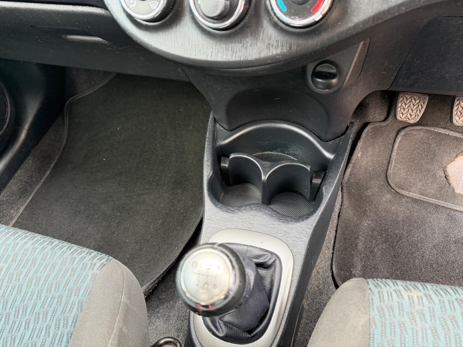 Used Toyota Yaris 2012 for sale - 77705049: Photo 21