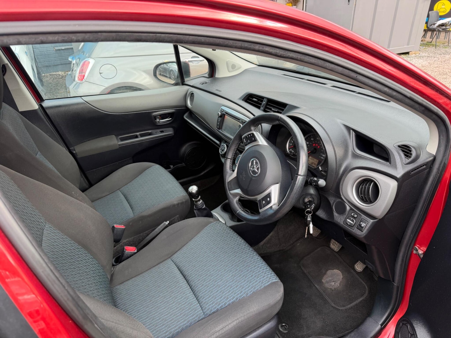 Used Toyota Yaris 2012 for sale - 77705049: Photo 23