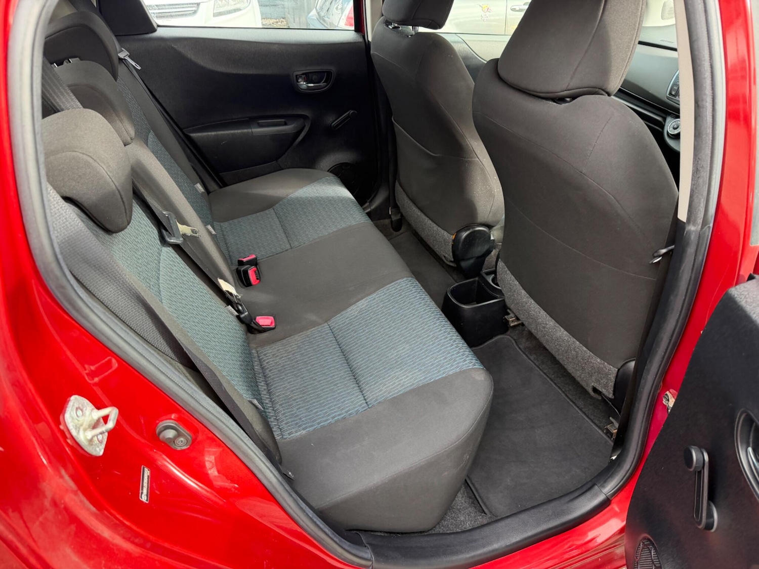 Used Toyota Yaris 2012 for sale - 77705049: Photo 24