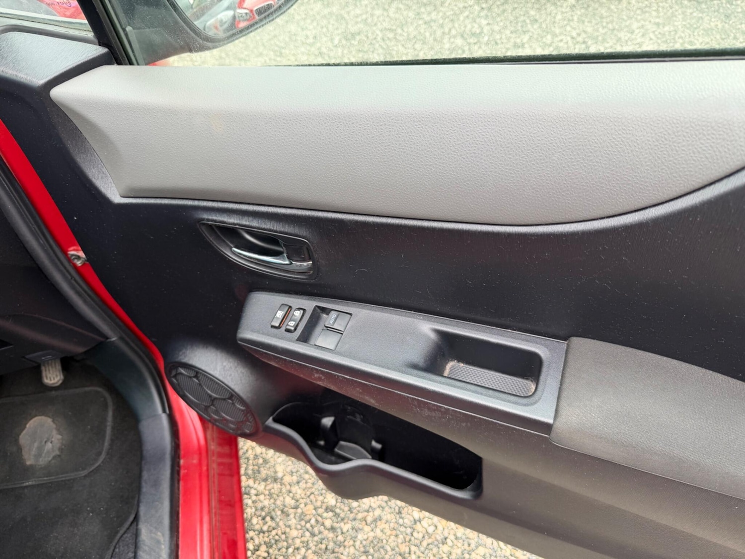 Used Toyota Yaris 2012 for sale - 77705049: Photo 28