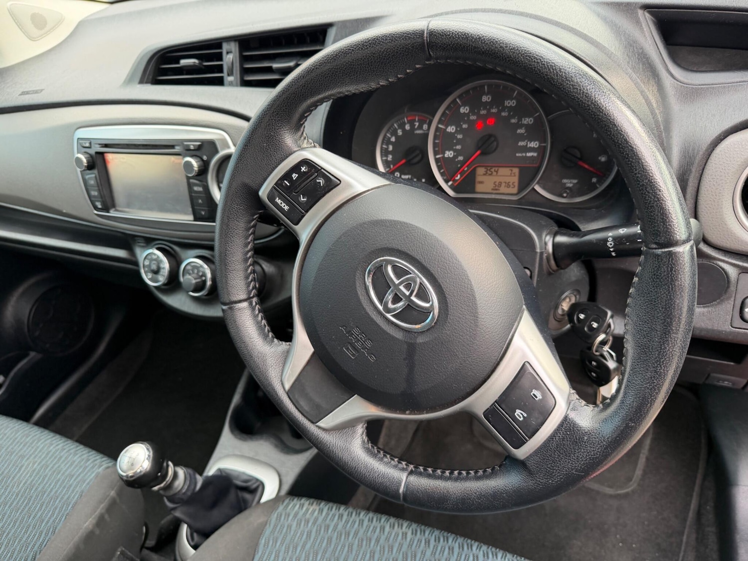 Used Toyota Yaris 2012 for sale - 77705049: Photo 34