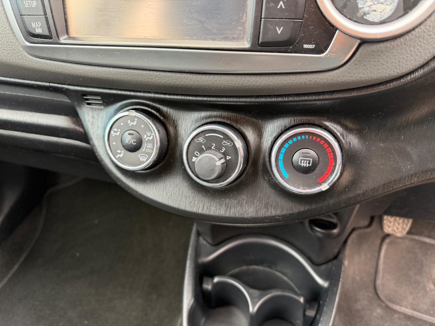 Used Toyota Yaris 2012 for sale - 77705049: Photo 36