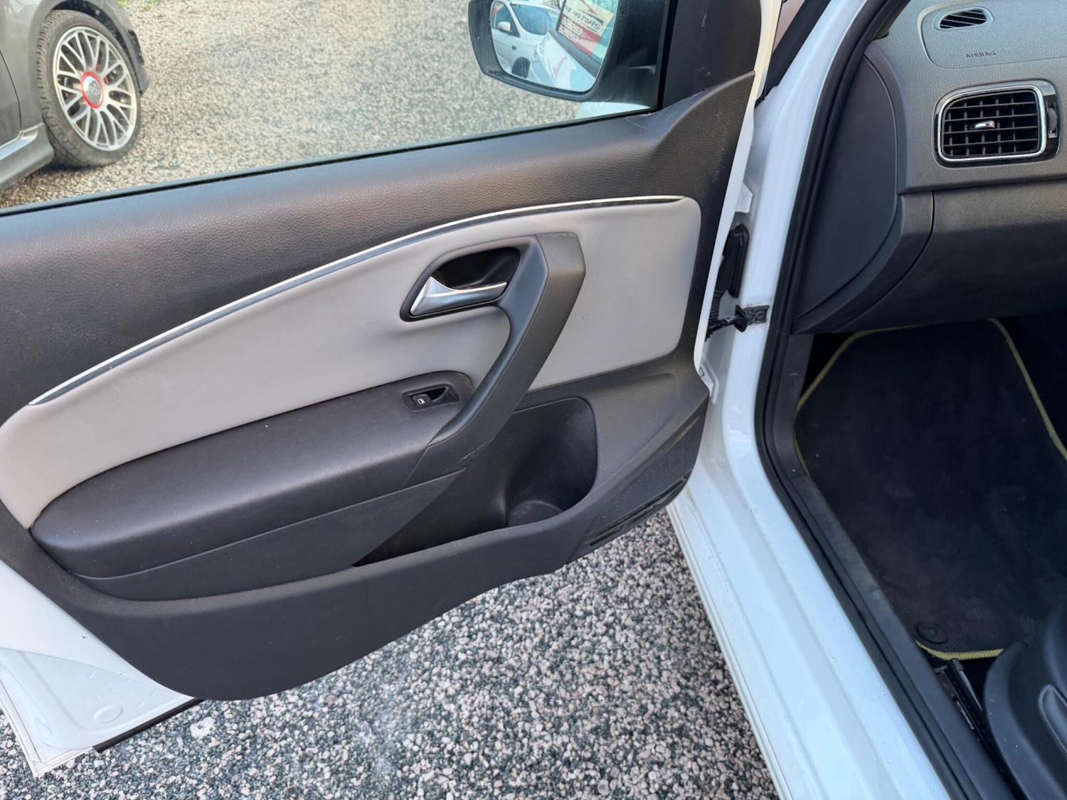 Used Volkswagen Polo 2016 for sale - 77358362: Photo 35