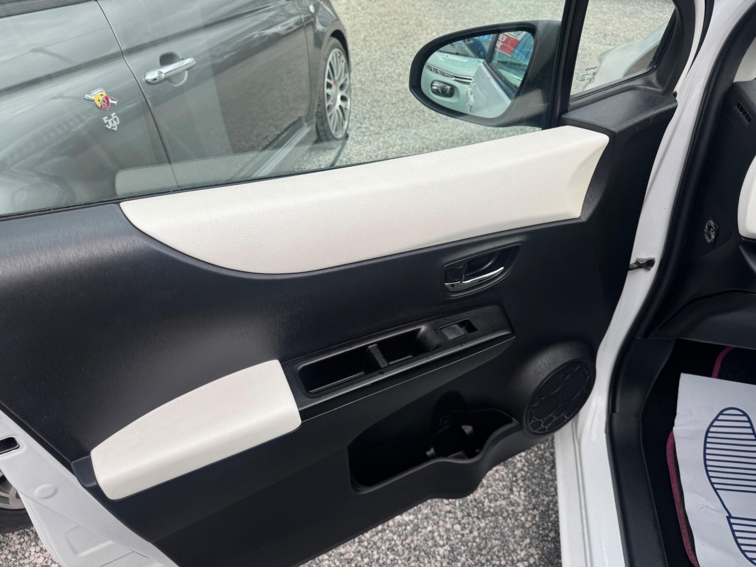 Used Toyota Yaris 2013 for sale - 78086636: Photo 23