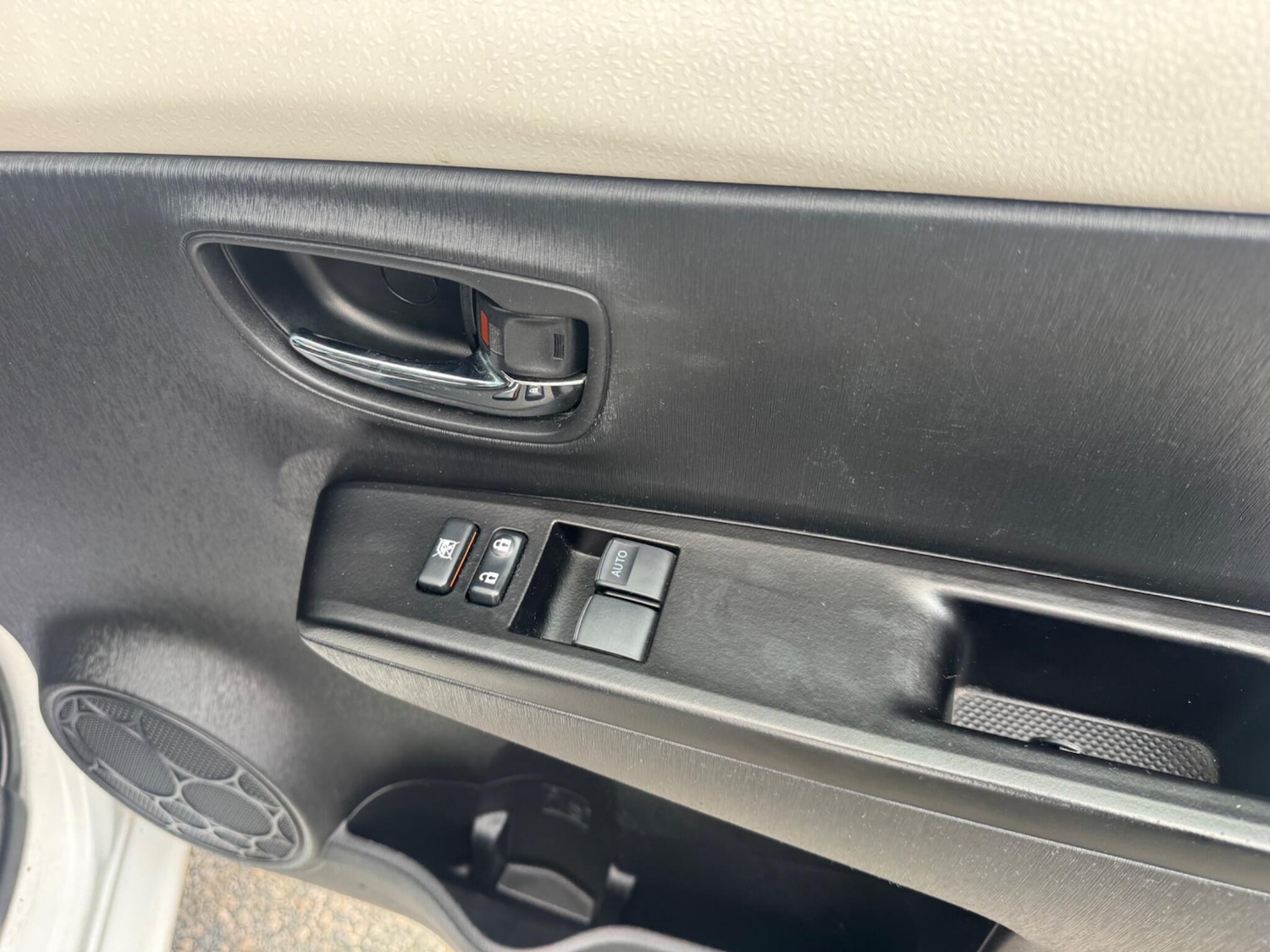 Used Toyota Yaris 2013 for sale - 78086636: Photo 24