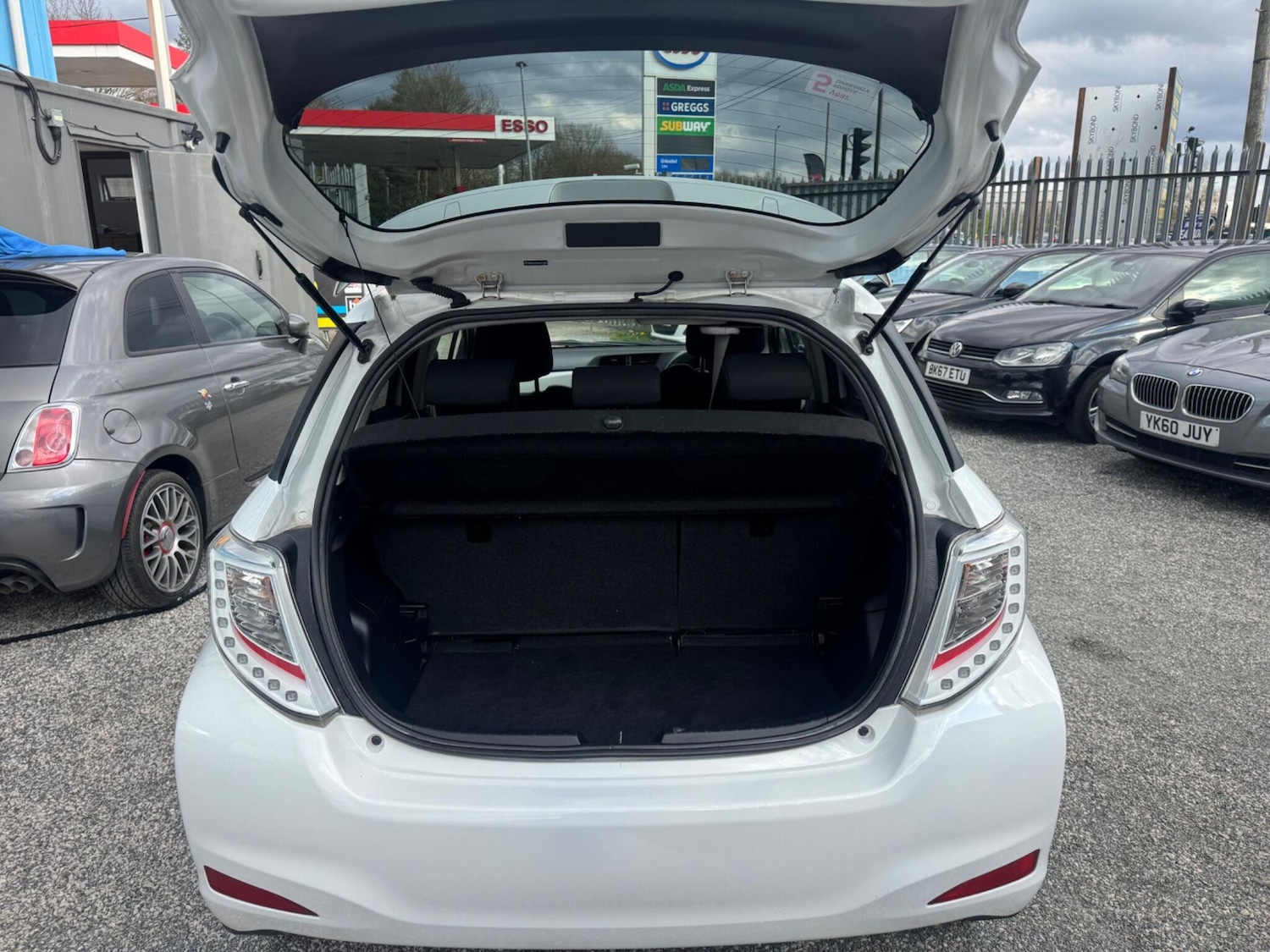 Used Toyota Yaris 2013 for sale - 78086636: Photo 29