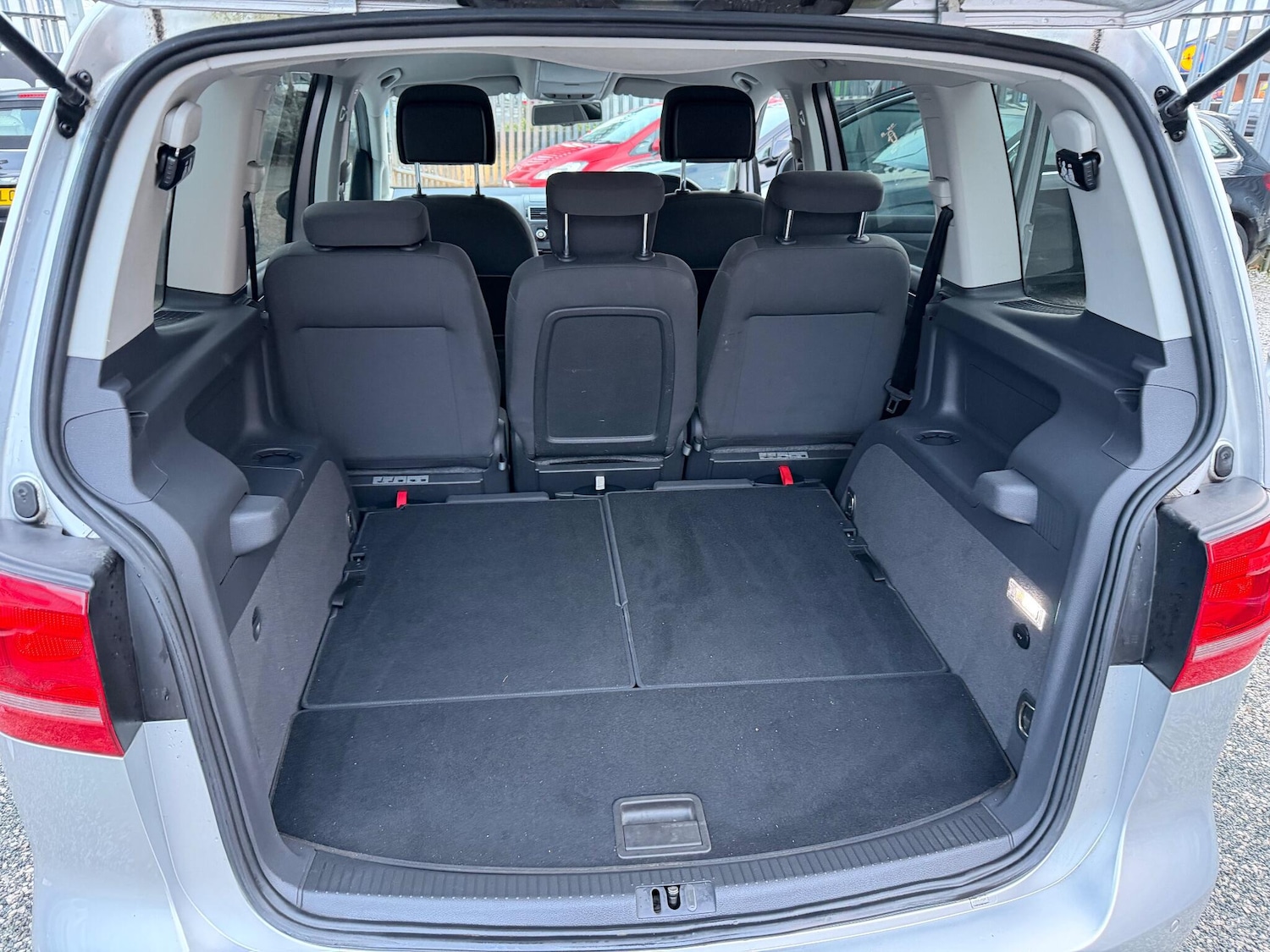 Used Volkswagen Touran 2014 for sale - 77016624: Photo 48