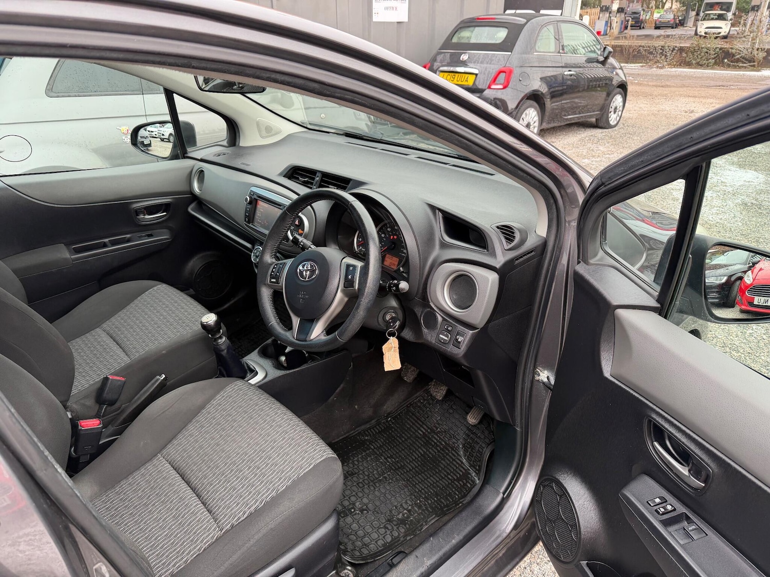 Used Toyota Yaris 2013 for sale - 77119990: Photo 25