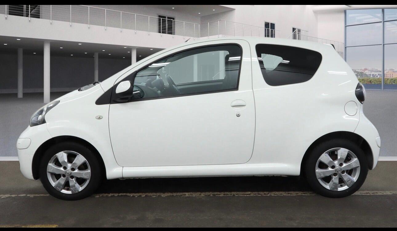 Used Toyota AYGO 2011 for sale - 77883536: Photo 3