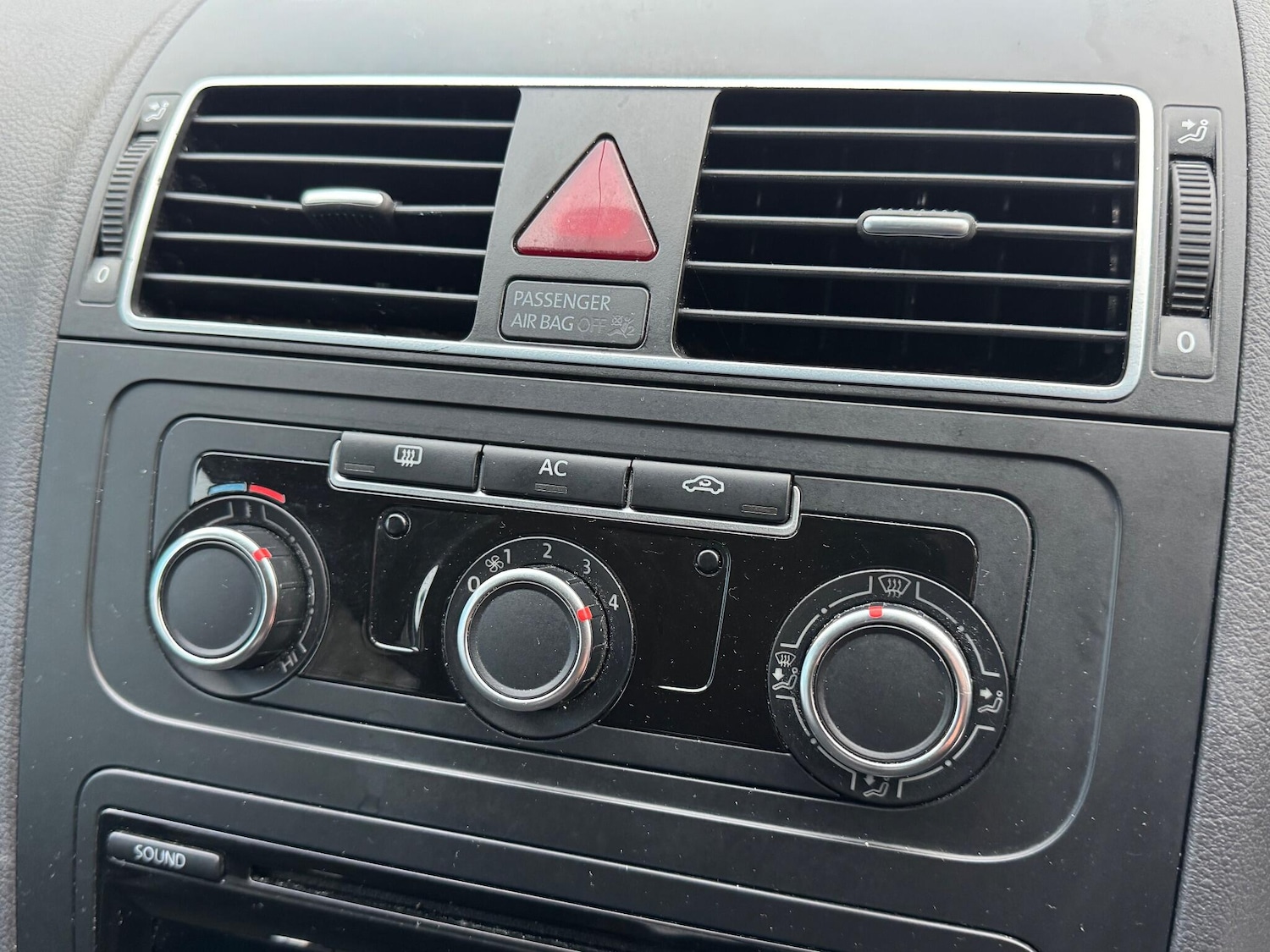 Used Volkswagen Touran 2012 for sale - 76913344: Photo 18