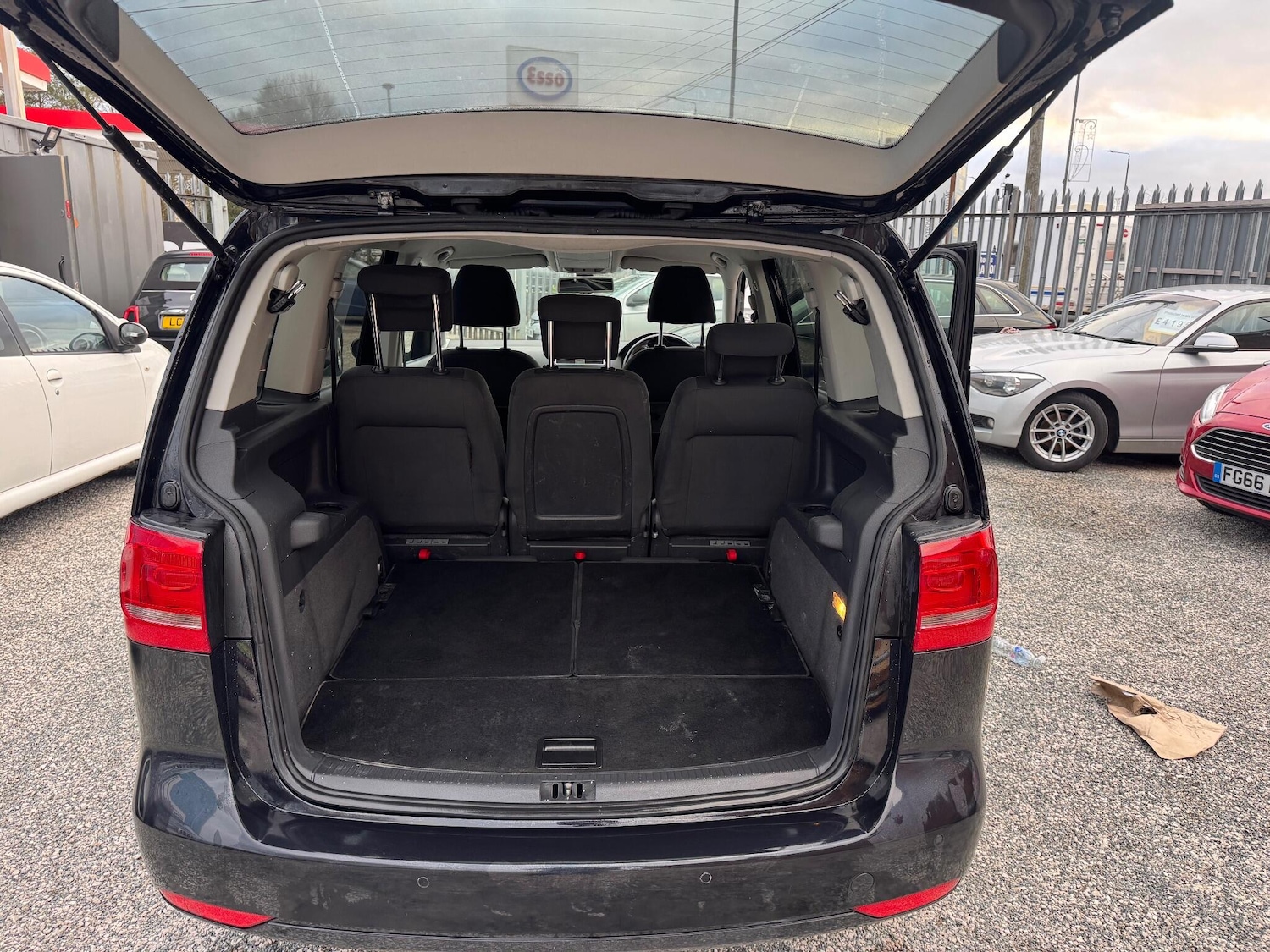 Used Volkswagen Touran 2012 for sale - 76913344: Photo 24