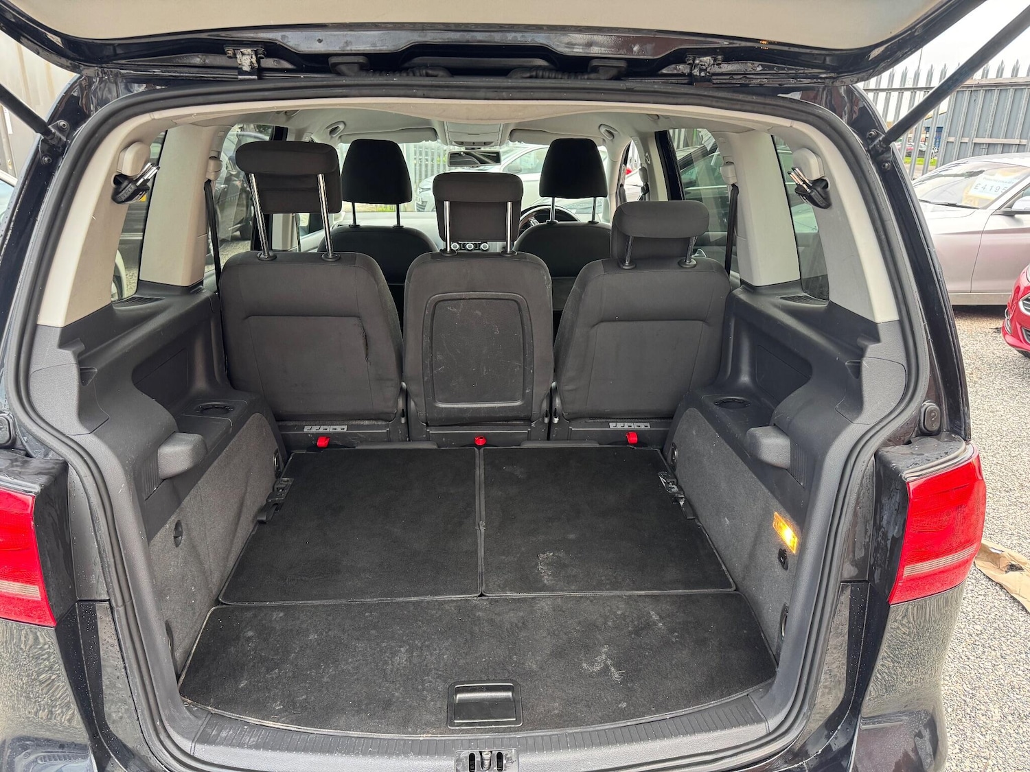 Used Volkswagen Touran 2012 for sale - 76913344: Photo 25