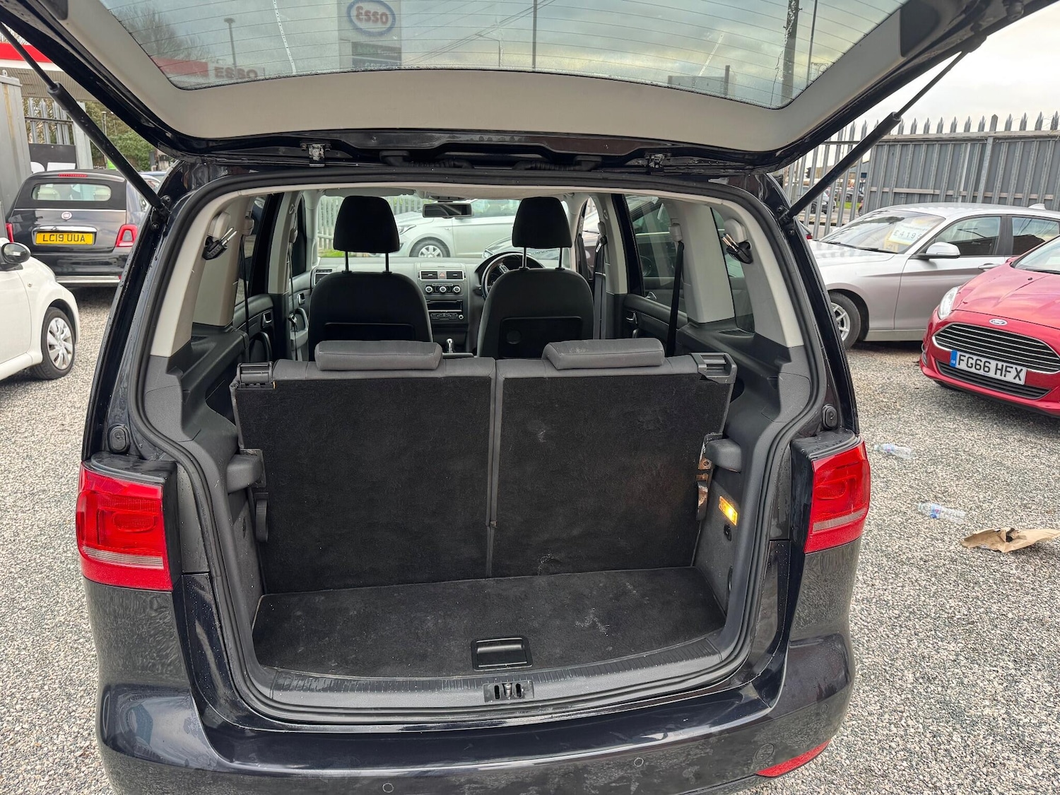 Used Volkswagen Touran 2012 for sale - 76913344: Photo 27