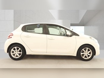 Used Peugeot 208 2014 for sale - 79395944: Photo