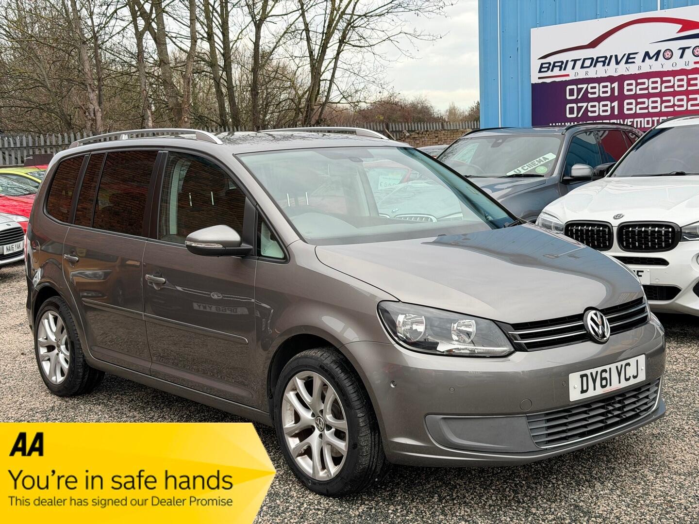 Used Volkswagen Touran 2011 for sale - 76866326: Photo 1