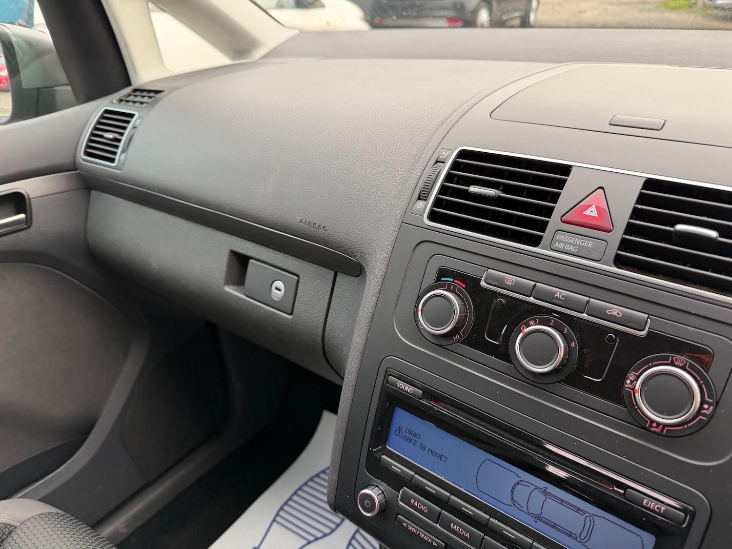 Used Volkswagen Touran 2011 for sale - 76866326: Photo 16