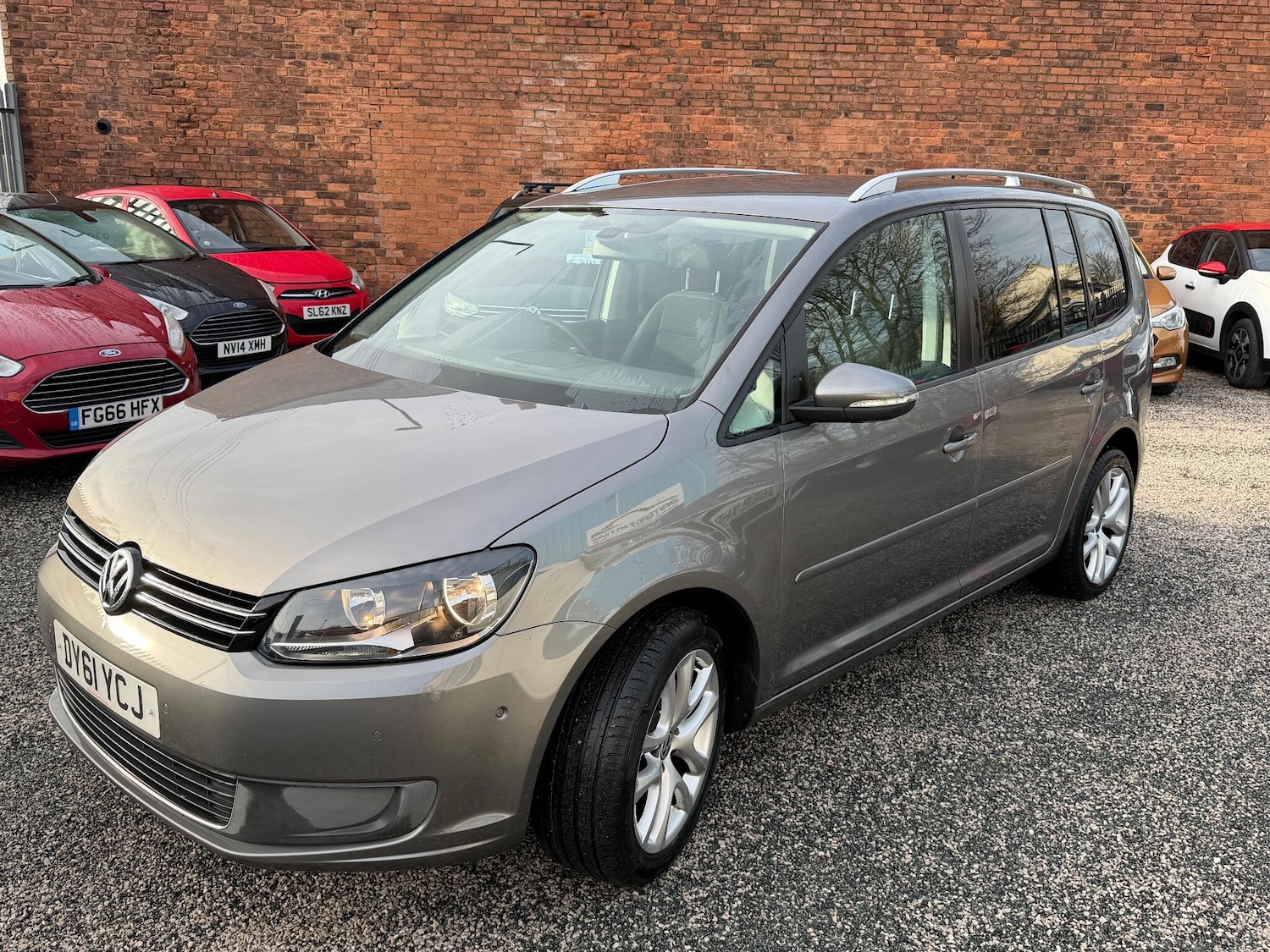 Used Volkswagen Touran 2011 for sale - 76866326: Photo 2