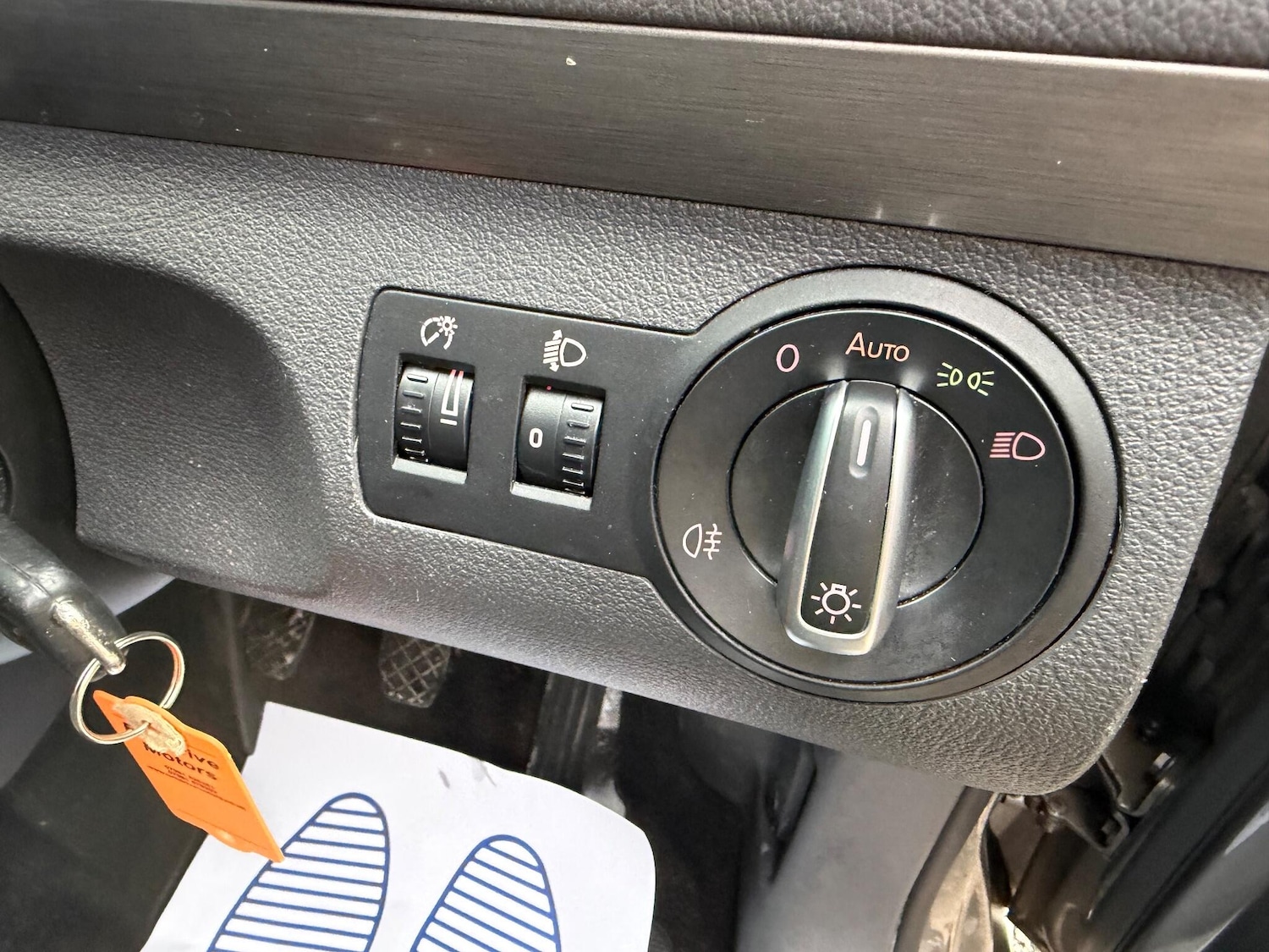 Used Volkswagen Touran 2011 for sale - 76866326: Photo 28