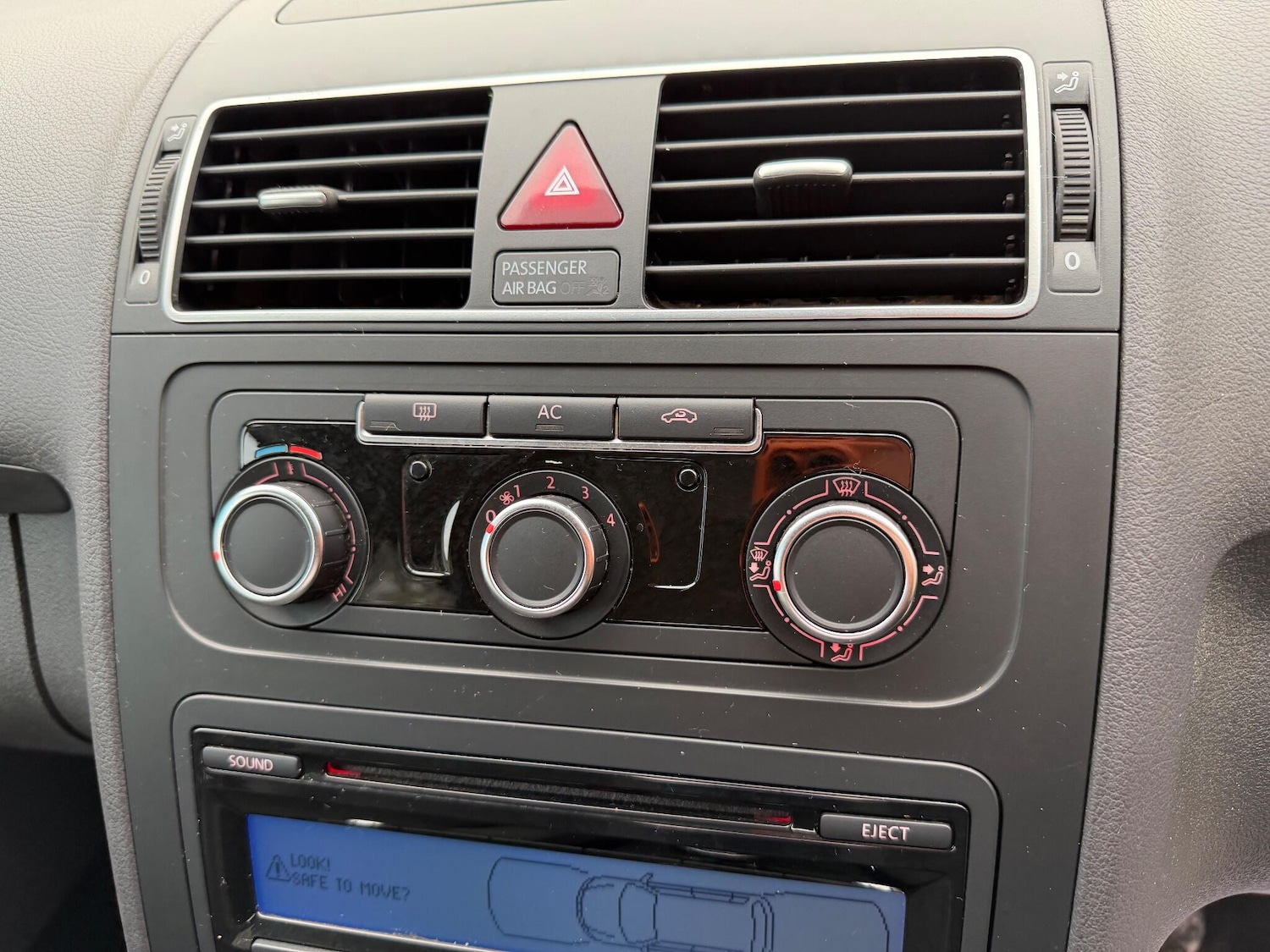 Used Volkswagen Touran 2011 for sale - 76866326: Photo 35