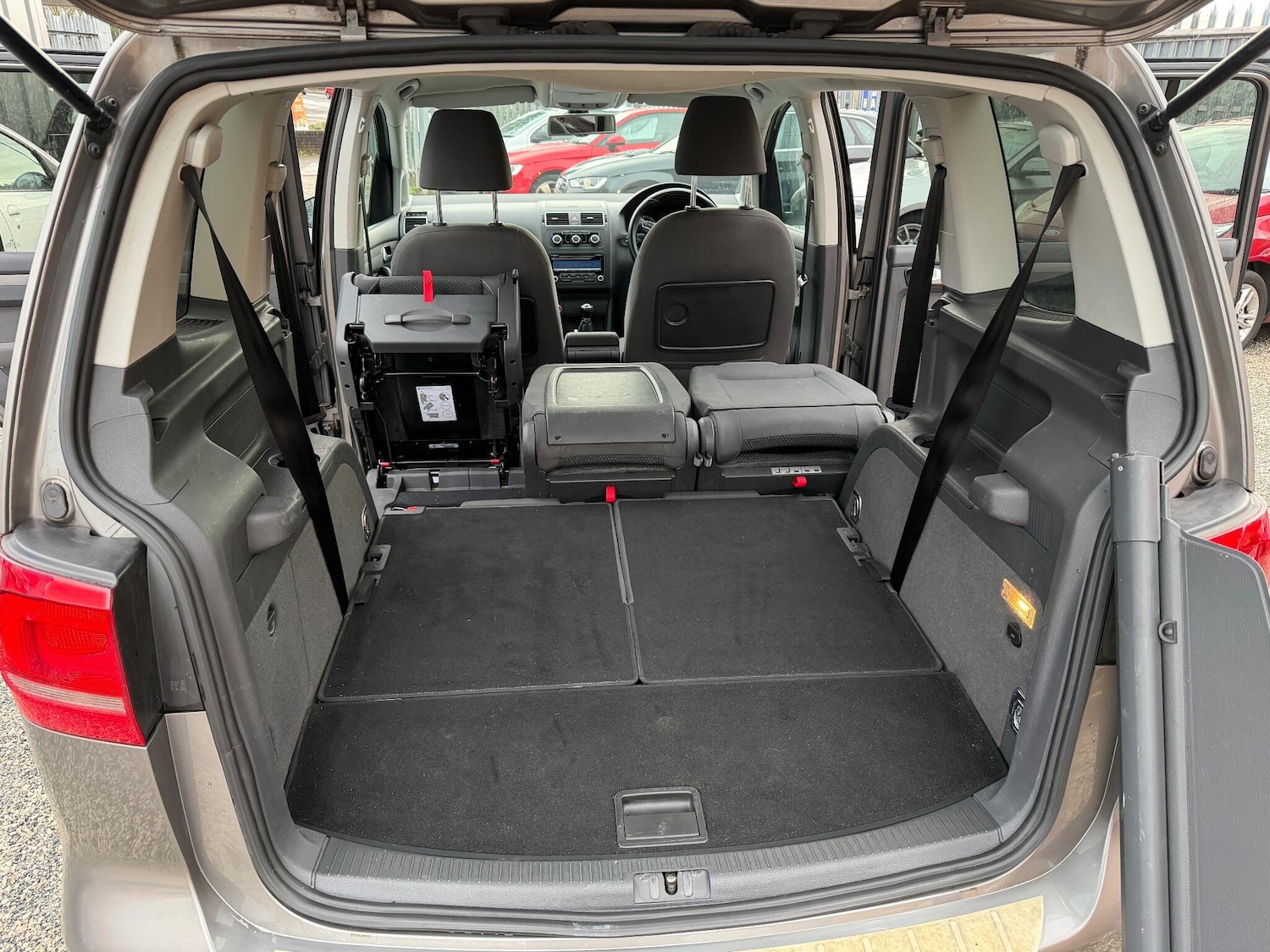 Used Volkswagen Touran 2011 for sale - 76866326: Photo 38