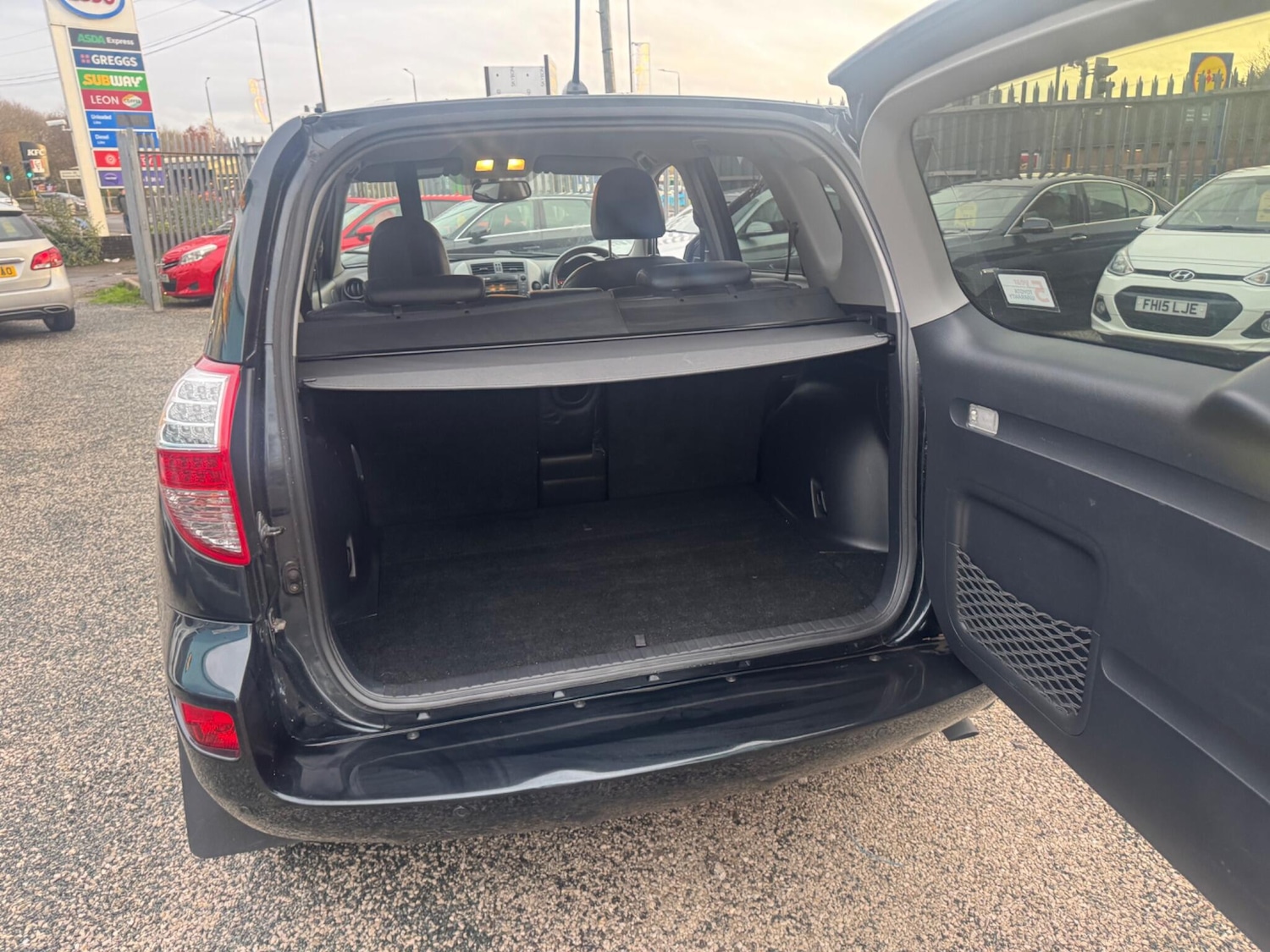 Used Toyota RAV4 2011 for sale - 76786641: Photo 10