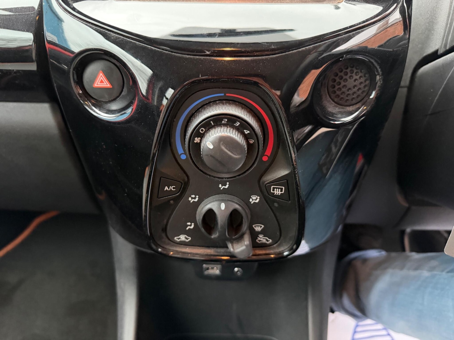 Used Toyota AYGO 2015 for sale - 77396336: Photo 28