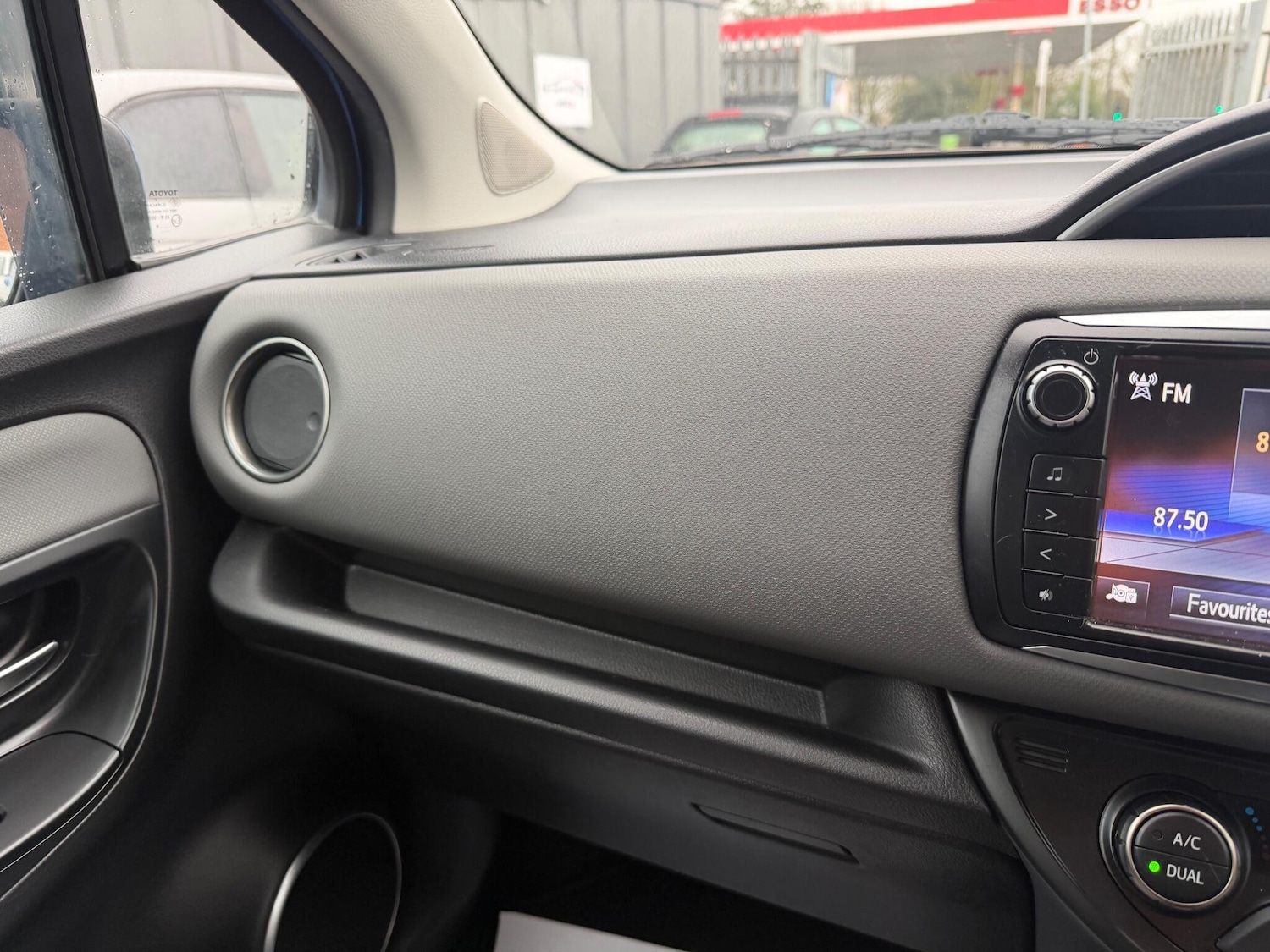 Used Toyota Yaris 2016 for sale - 77215825: Photo 29