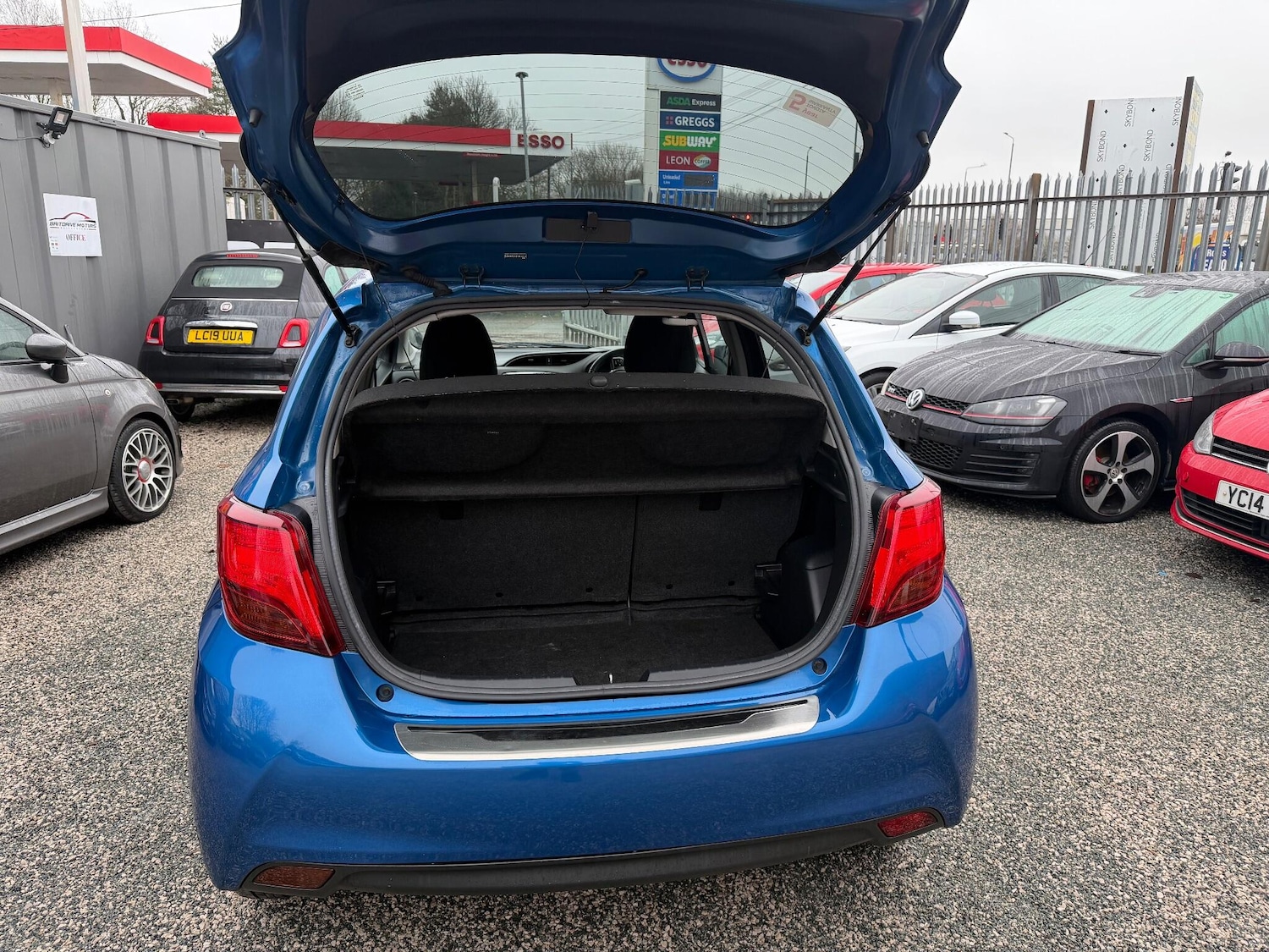 Used Toyota Yaris 2016 for sale - 77215825: Photo 33