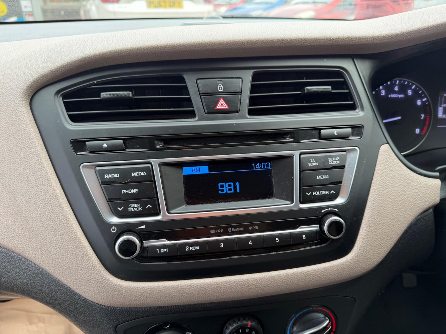 Used Hyundai i20 2015 for sale - 77705282: Photo 30