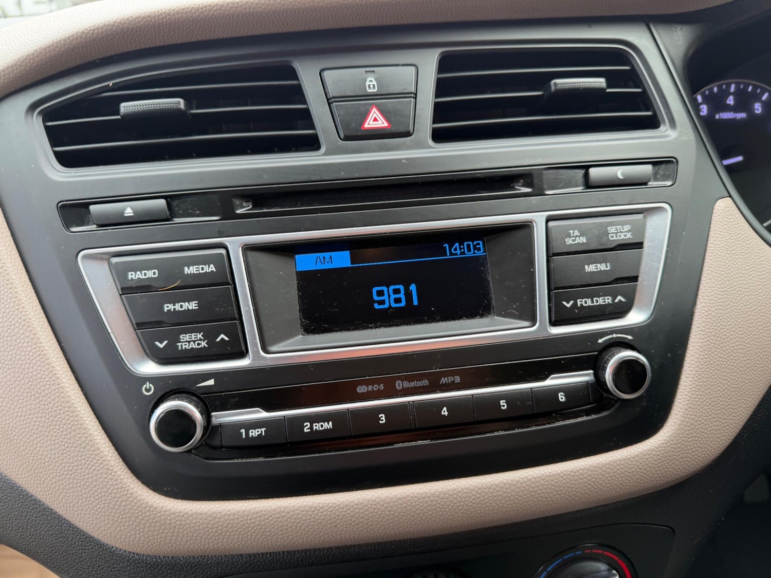 Used Hyundai i20 2015 for sale - 77705282: Photo 31