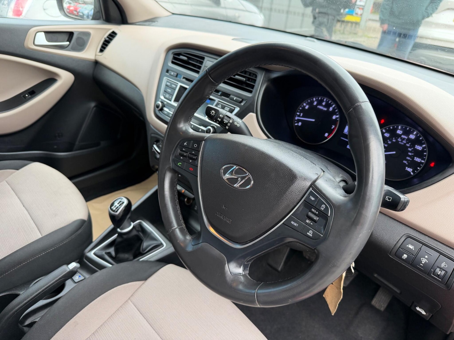 Used Hyundai i20 2015 for sale - 77705282: Photo 42
