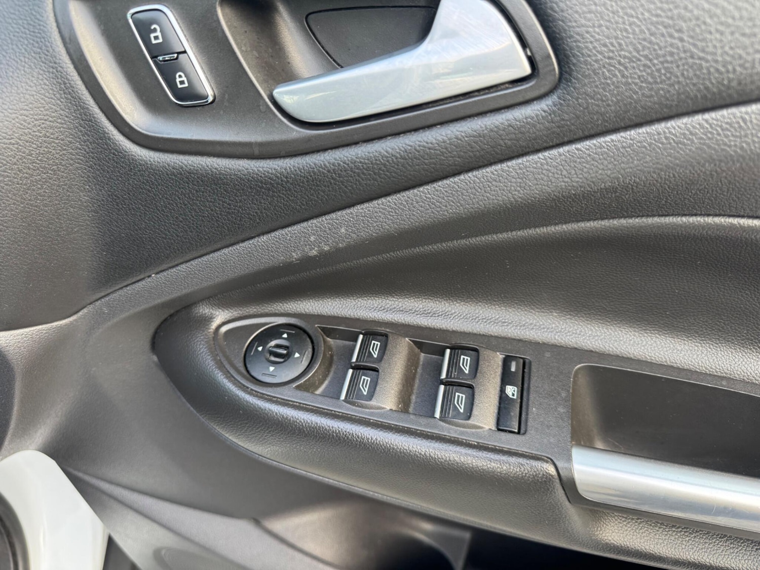 Used Ford Kuga 2015 for sale - 77883134: Photo 28