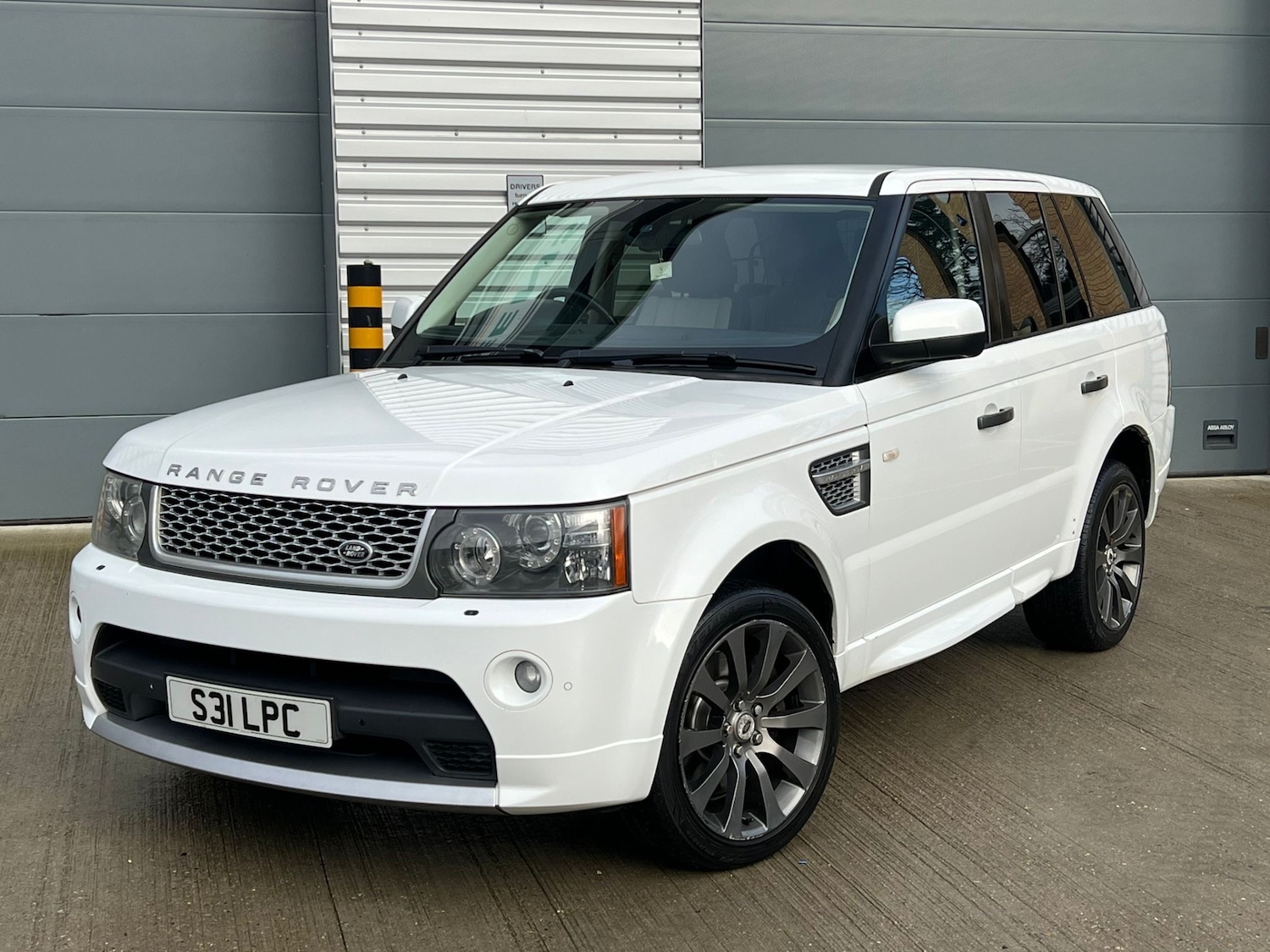 Used Land Rover Range Rover Sport 2010 for sale - 77228300: Photo 4