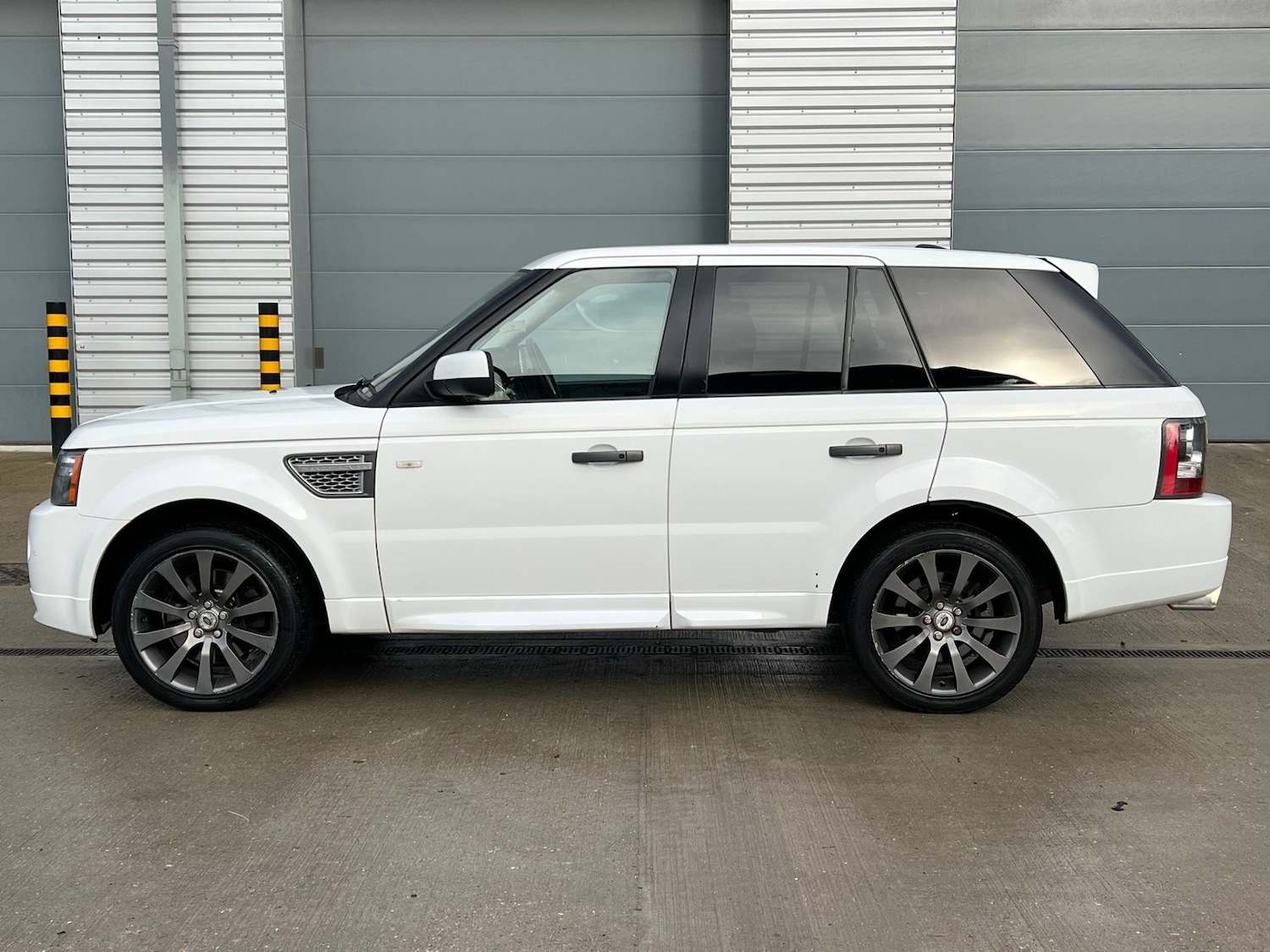 Used Land Rover Range Rover Sport 2010 for sale - 77228300: Photo 5