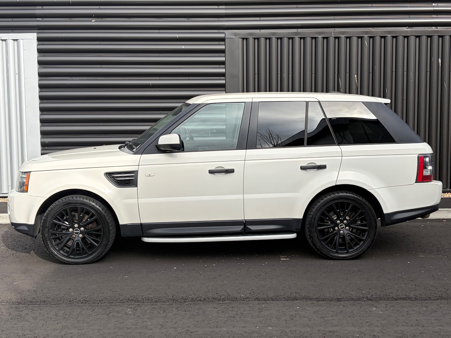 Used Land Rover Range Rover Sport 2010 for sale - 77695312: Photo 4