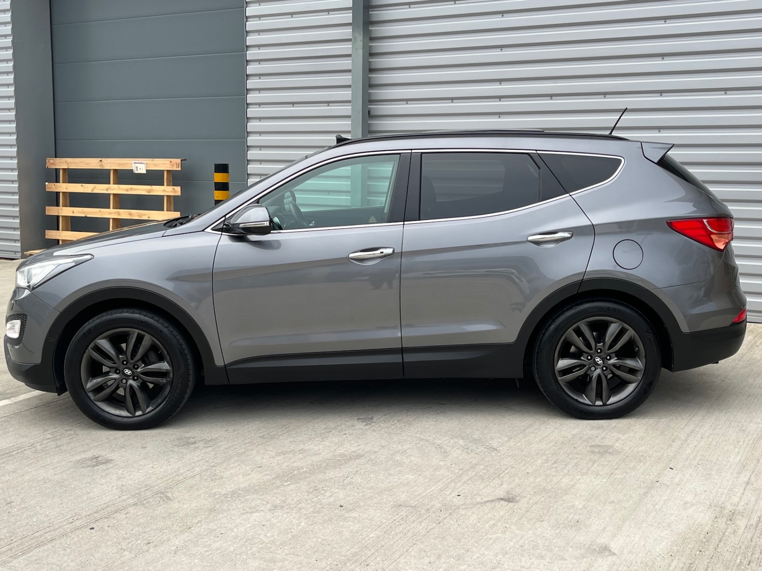 Used Hyundai Santa Fe 2015 for sale - 76440272: Photo 4